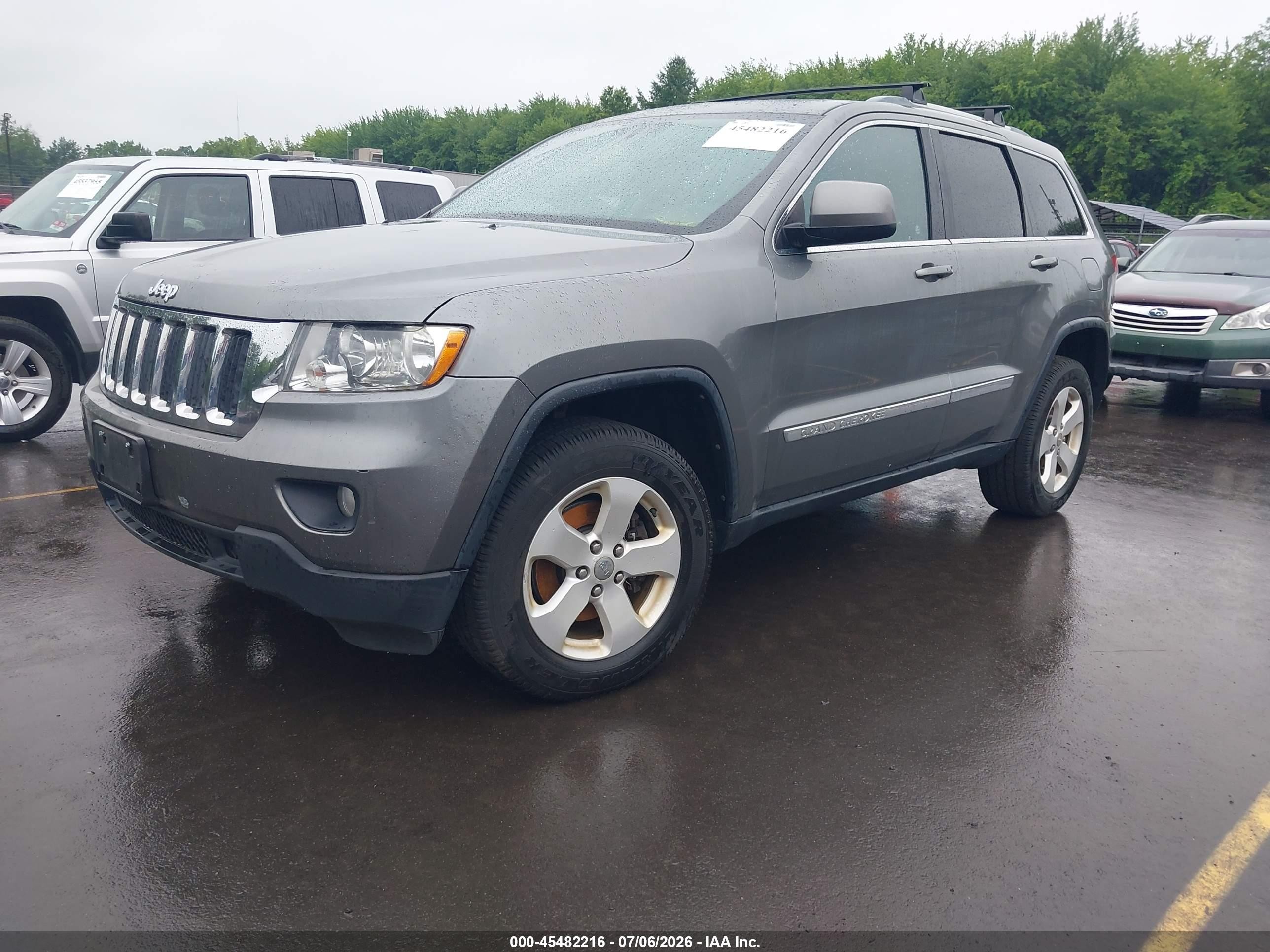 2013 Jeep Grand Cherokee Laredo Gray vin: 1C4RJFAG2DC537623