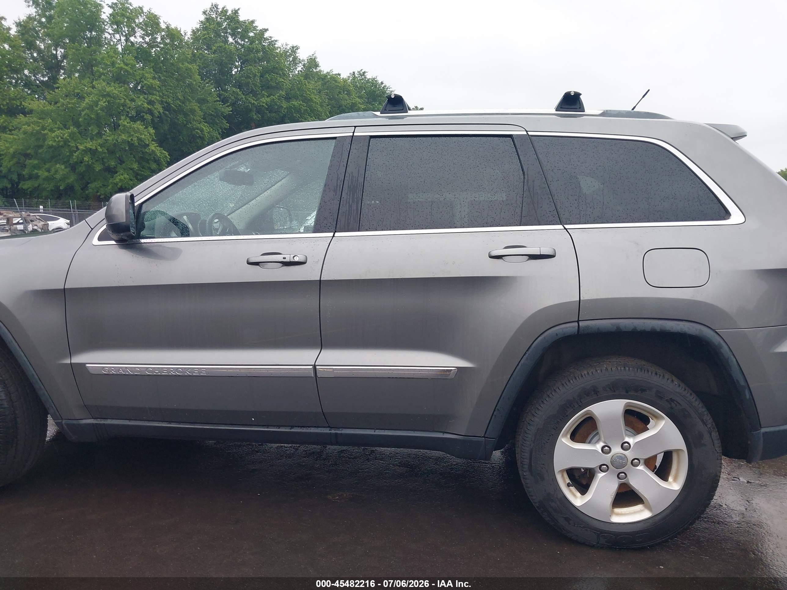 2013 Jeep Grand Cherokee Laredo Gray vin: 1C4RJFAG2DC537623