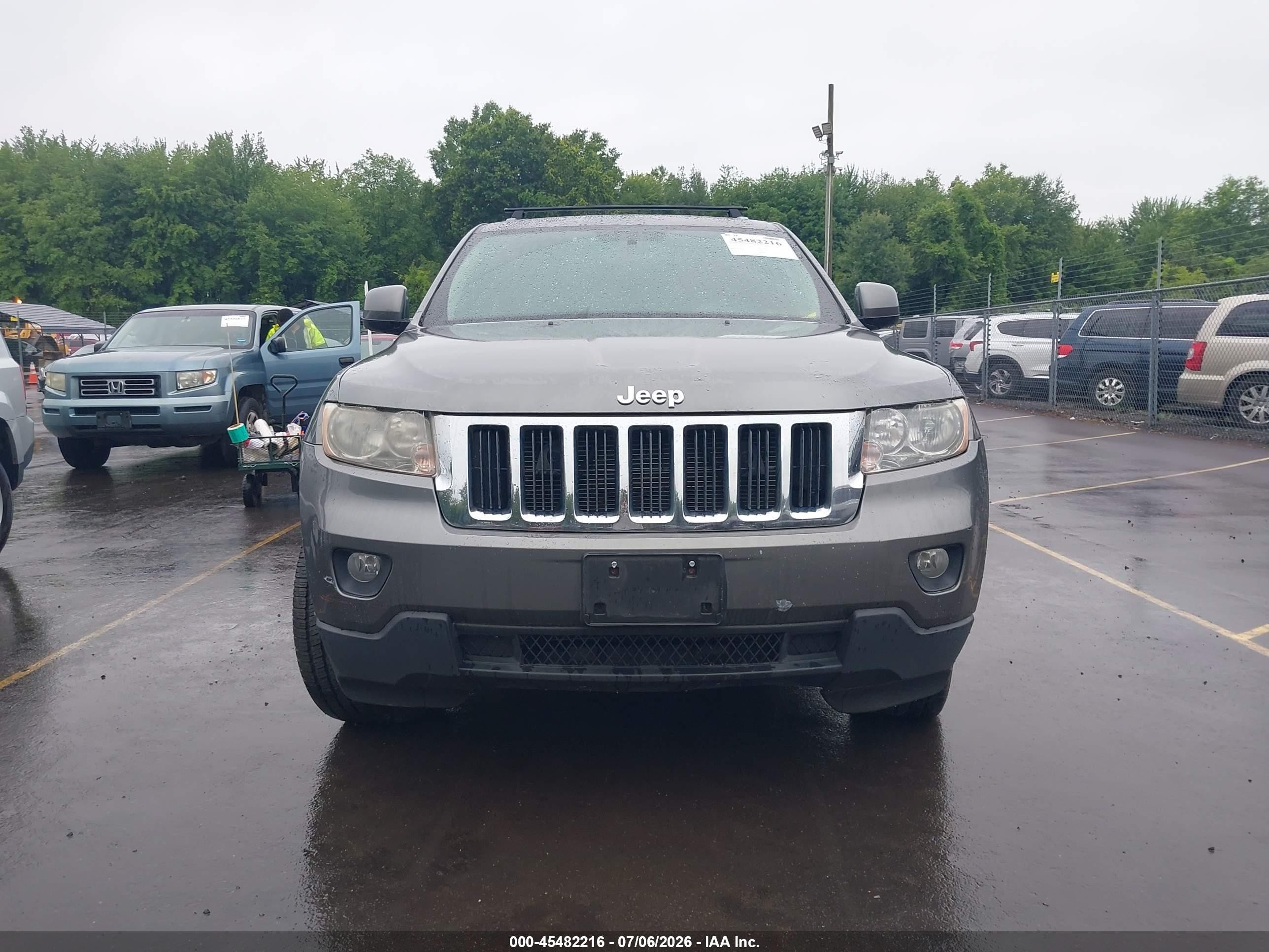 2013 Jeep Grand Cherokee Laredo Gray vin: 1C4RJFAG2DC537623