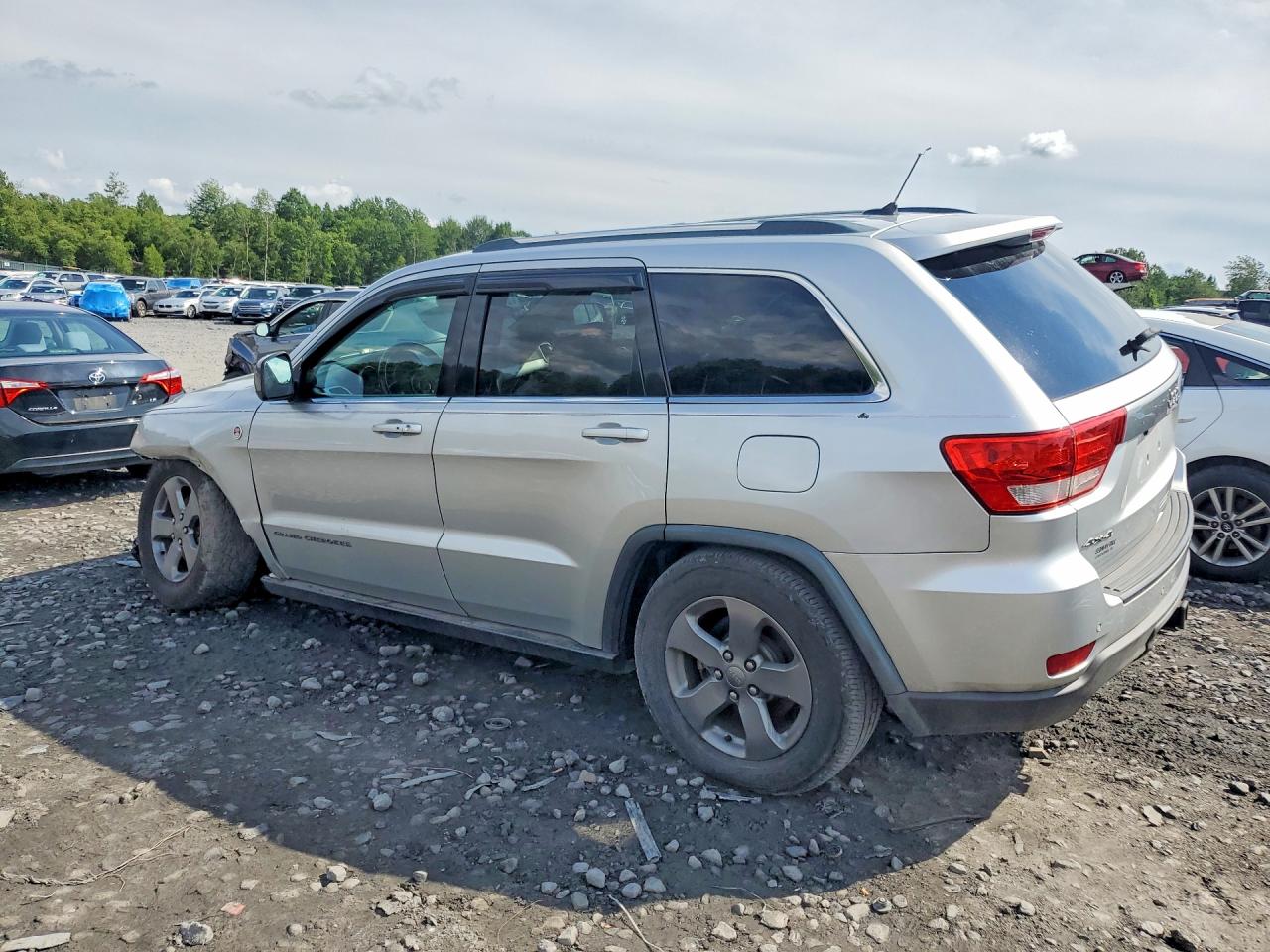 2013 Jeep Grand Cherokee Laredo Silver vin: 1C4RJFAG2DC576079