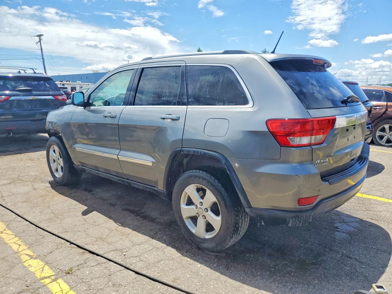 2013 Jeep Grand Cherokee Laredo Silver vin: 1C4RJFAG2DC581217