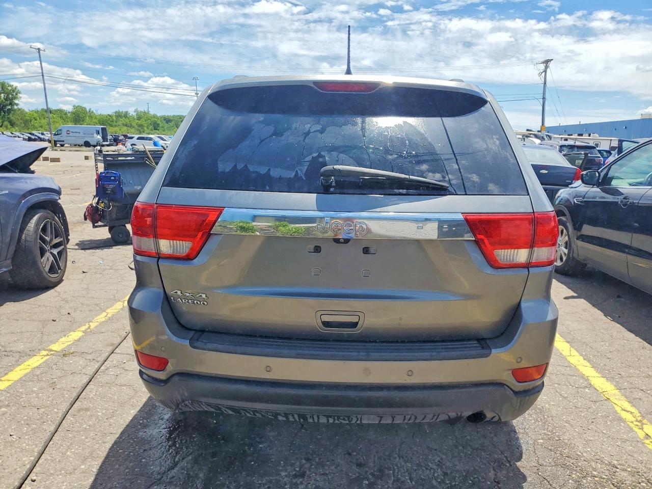 2013 Jeep Grand Cherokee Laredo Silver vin: 1C4RJFAG2DC581217