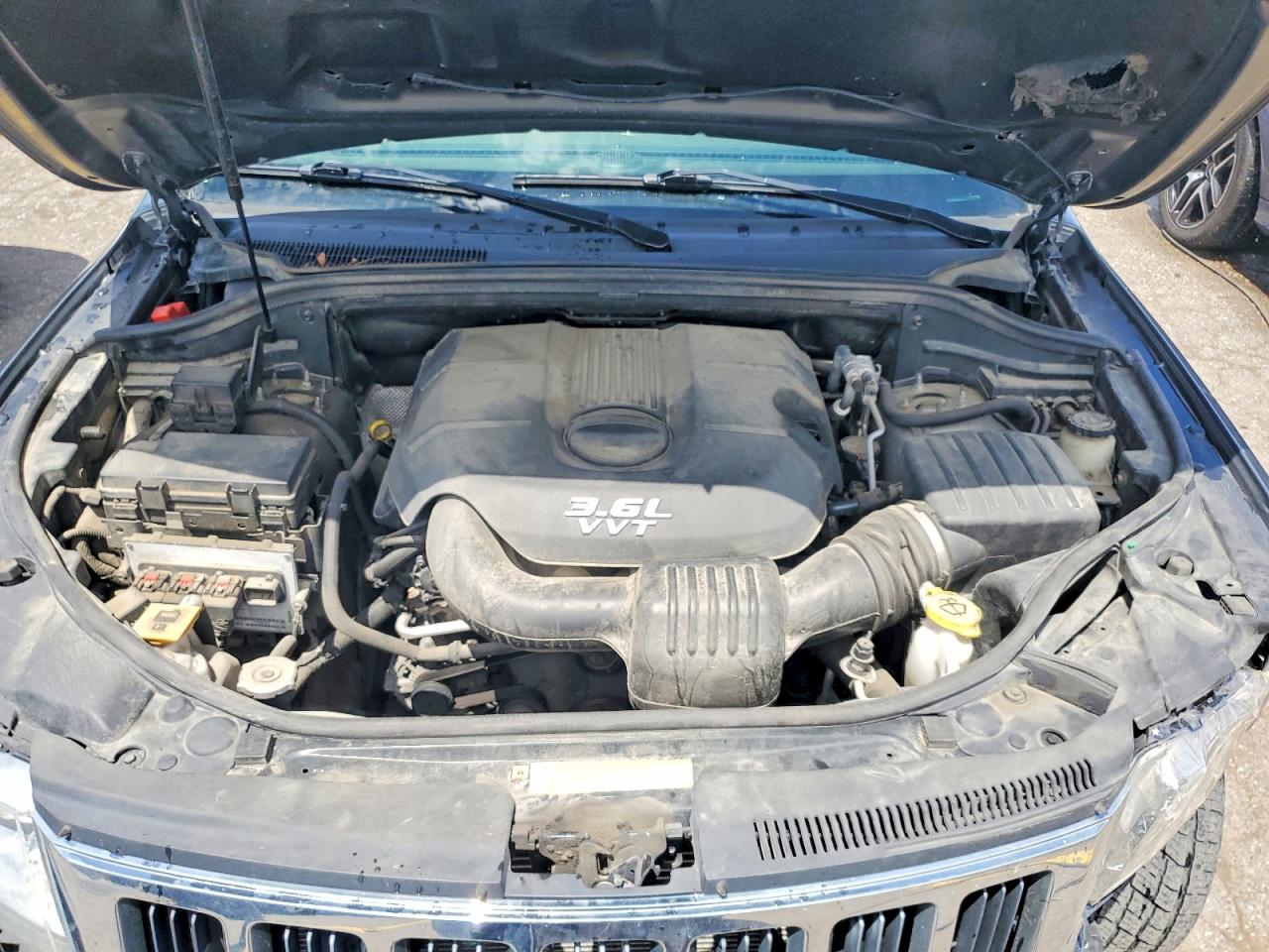 2013 Jeep Grand Cherokee Laredo Silver vin: 1C4RJFAG2DC581217