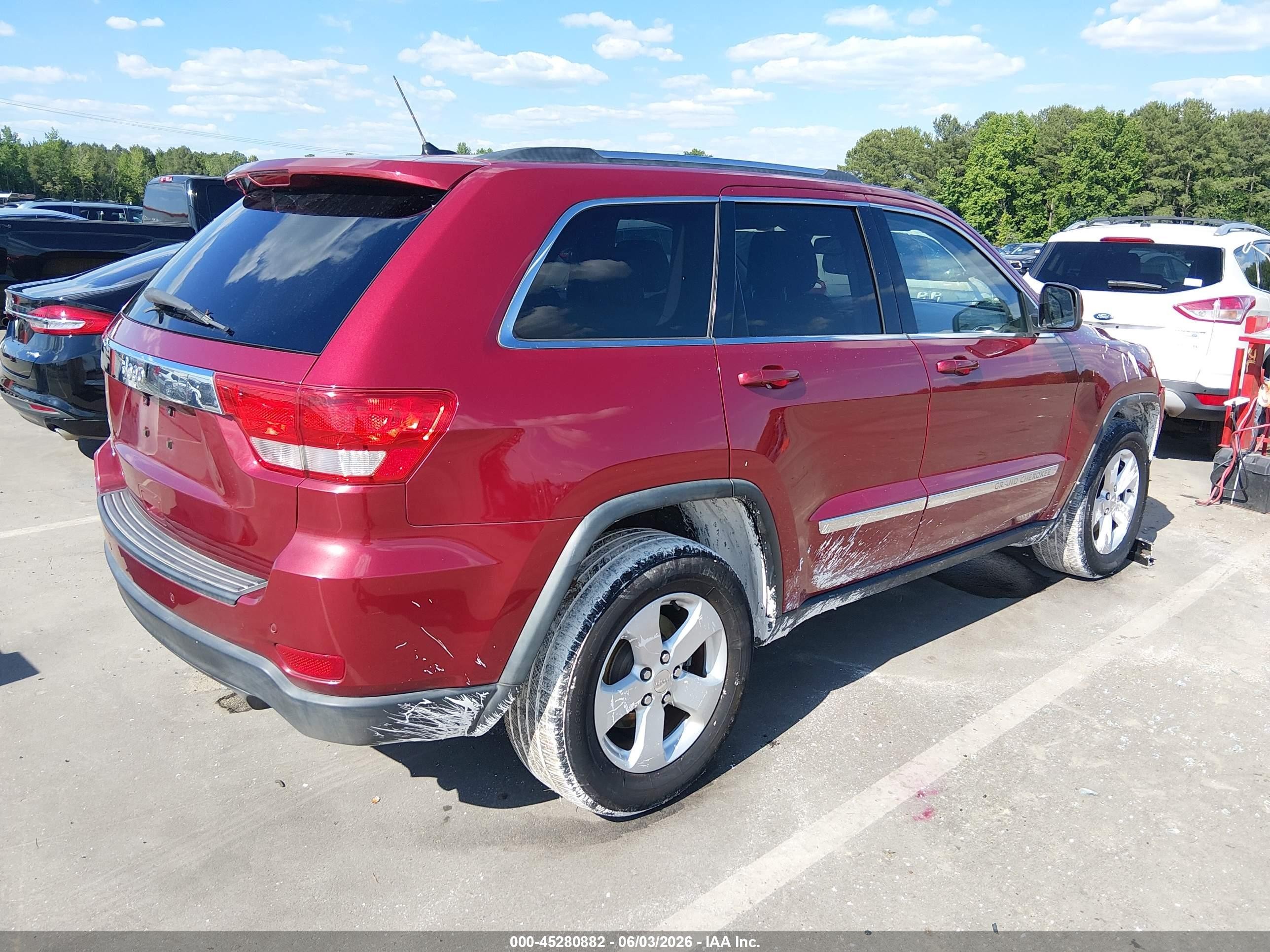 2013 Jeep Grand Cherokee Laredo Red vin: 1C4RJFAG2DC594596
