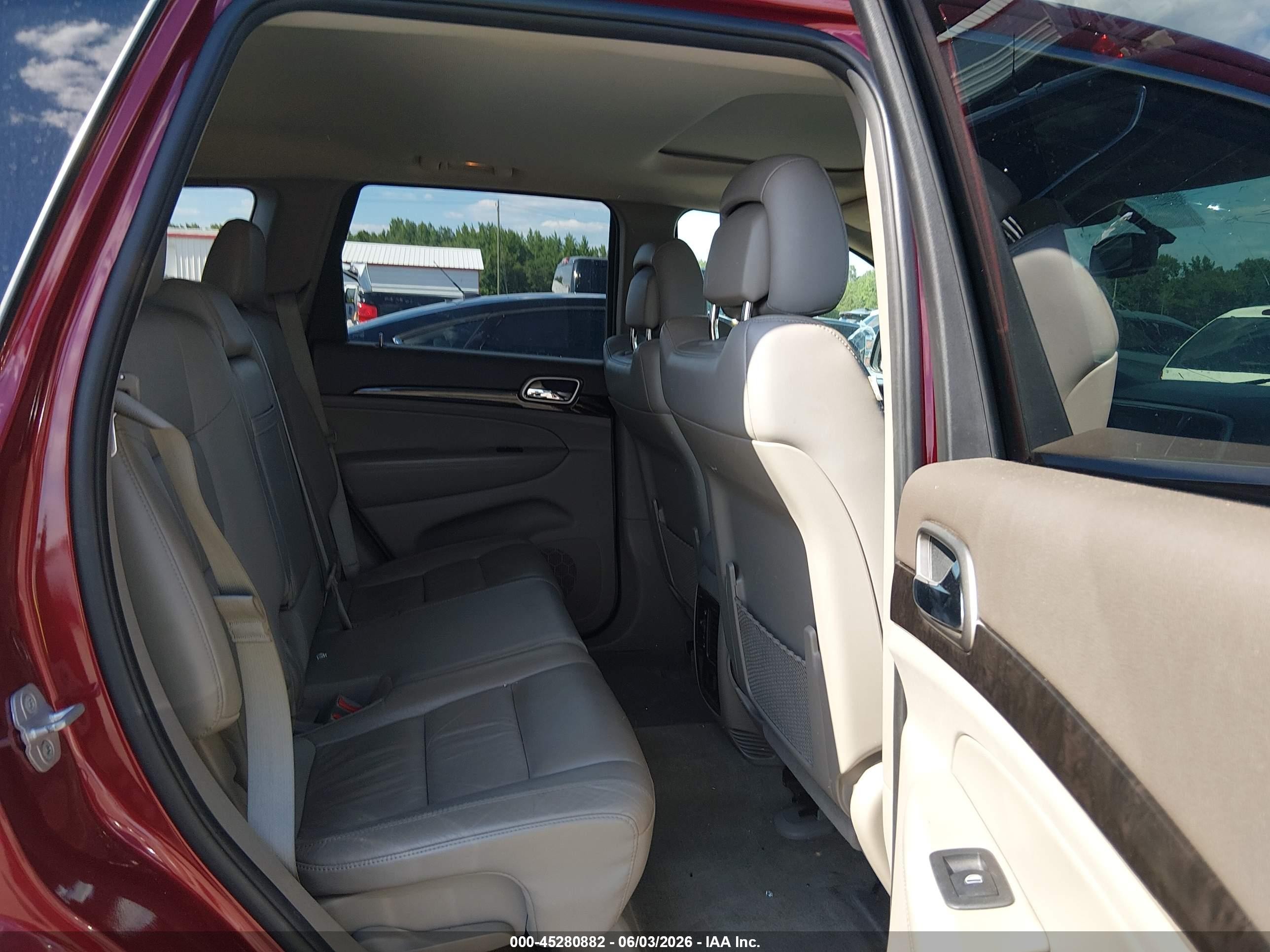 2013 Jeep Grand Cherokee Laredo Red vin: 1C4RJFAG2DC594596