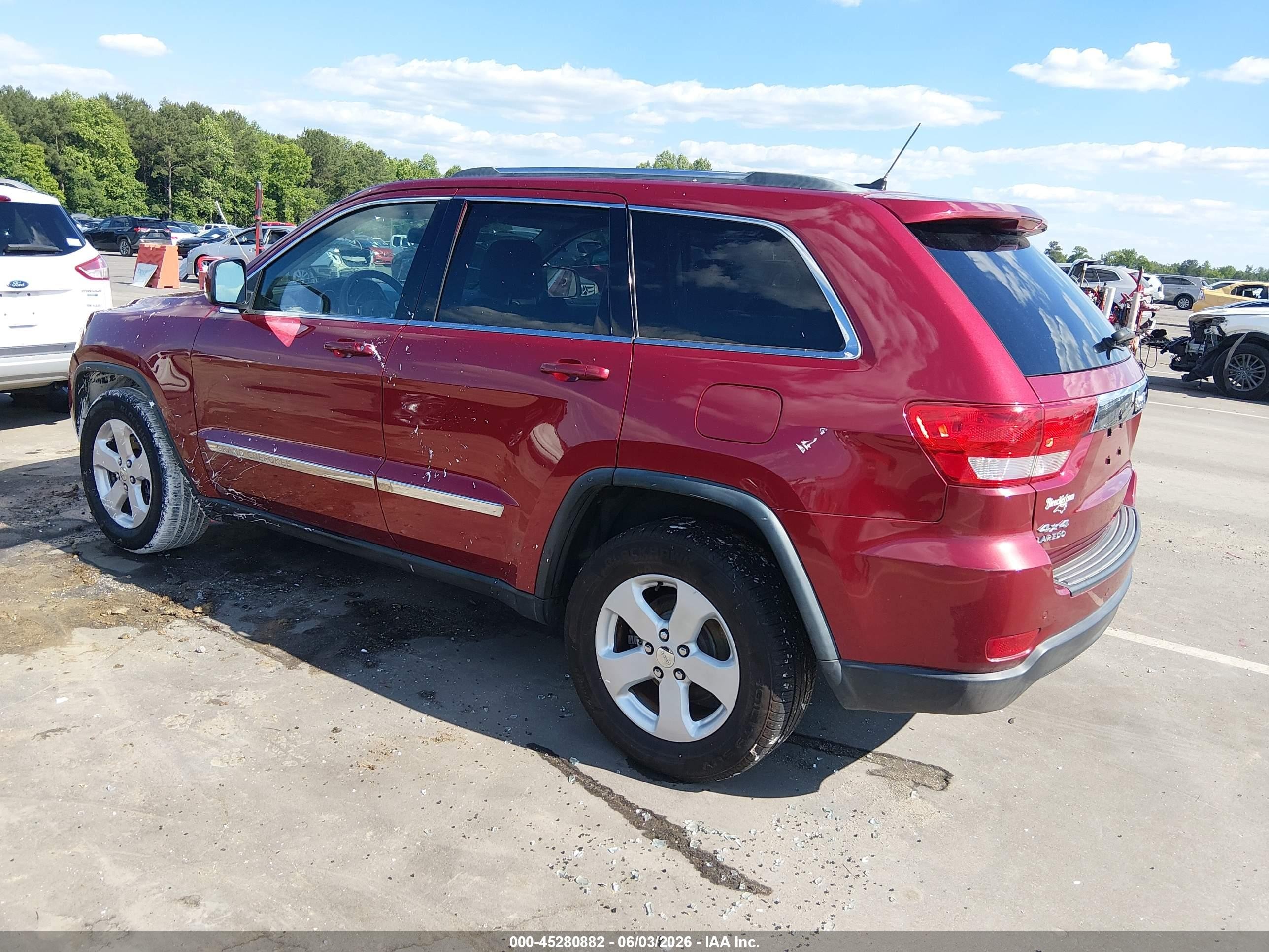 2013 Jeep Grand Cherokee Laredo Red vin: 1C4RJFAG2DC594596