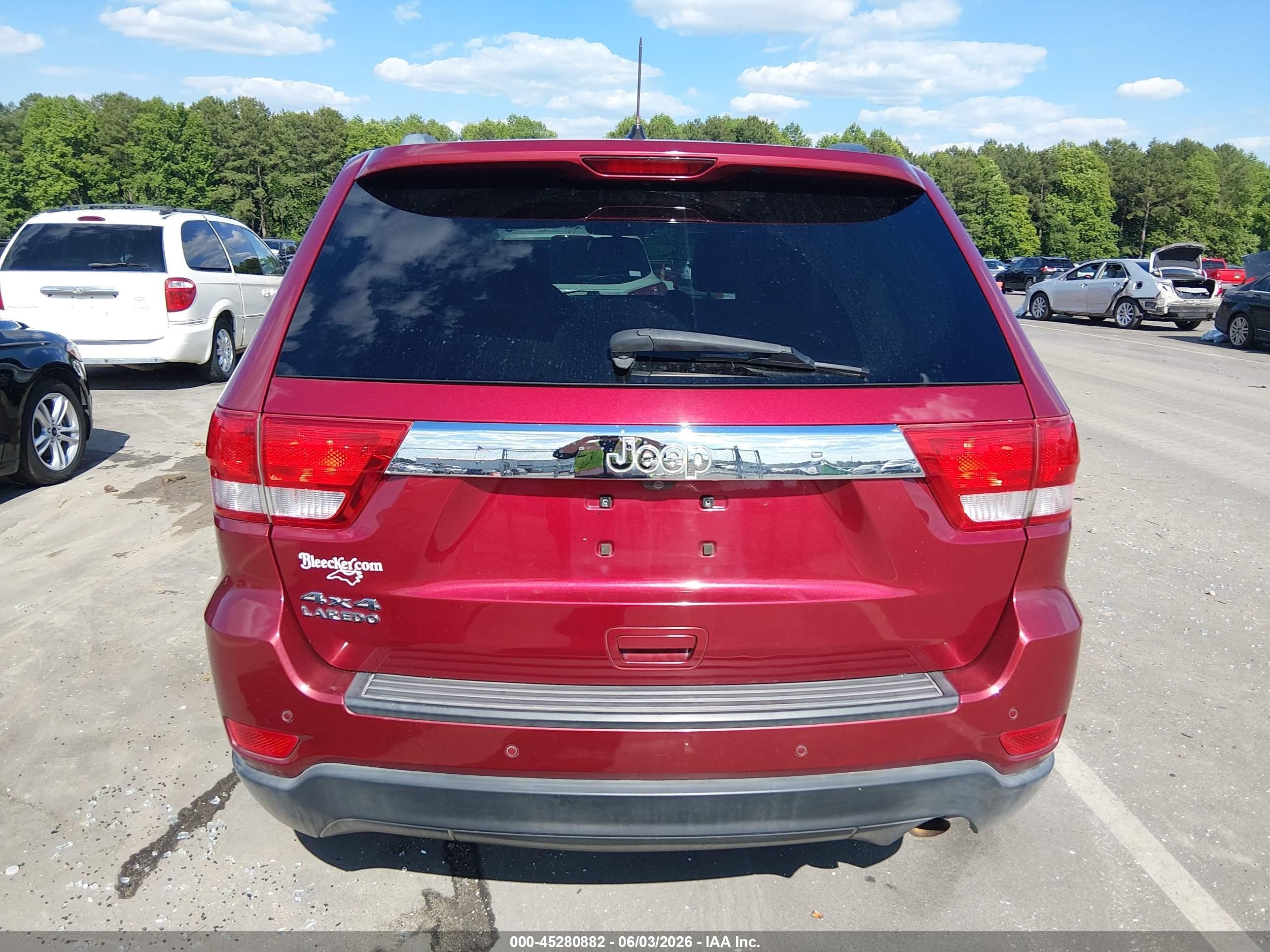 2013 Jeep Grand Cherokee Laredo Red vin: 1C4RJFAG2DC594596