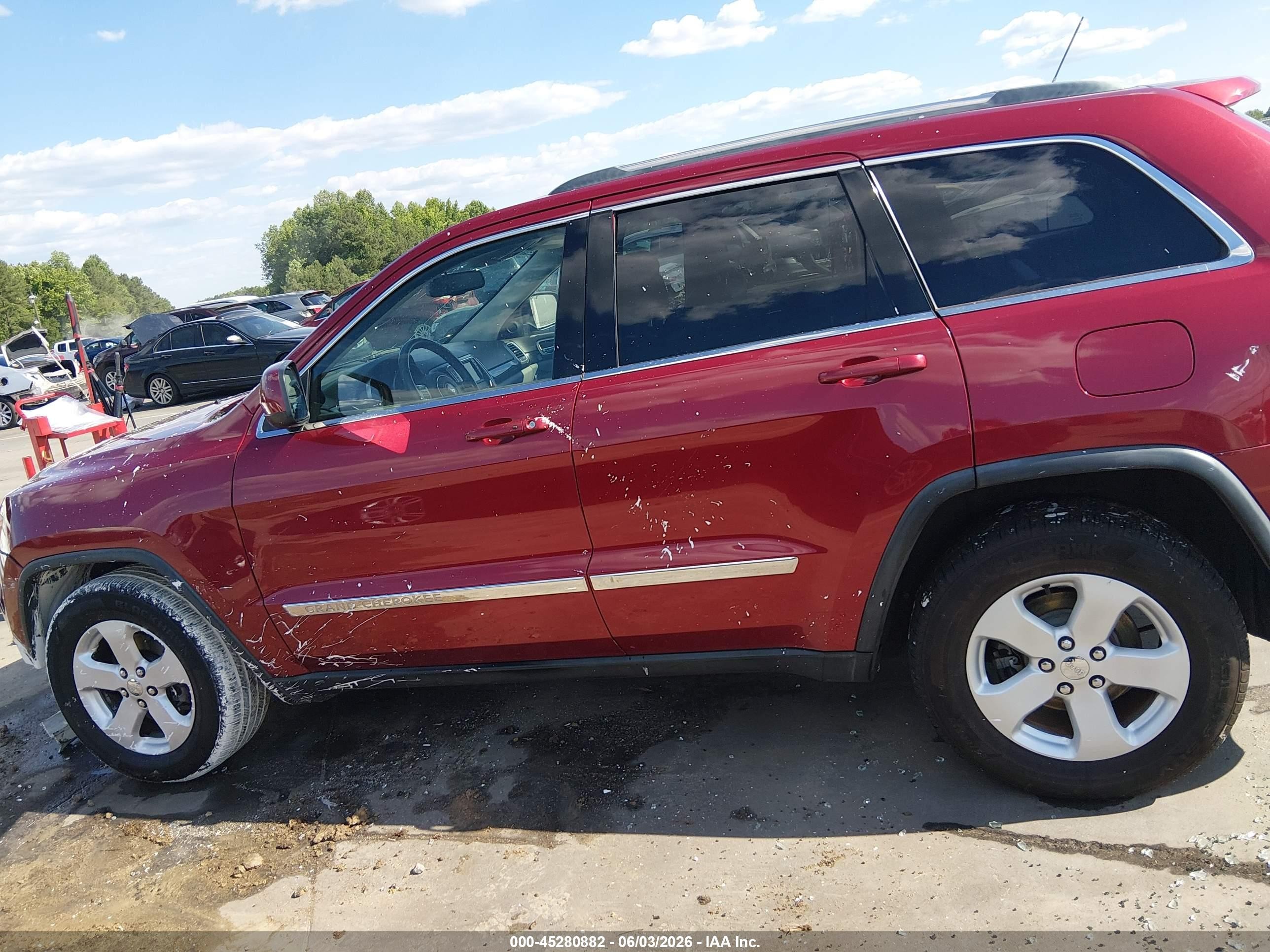 2013 Jeep Grand Cherokee Laredo Red vin: 1C4RJFAG2DC594596
