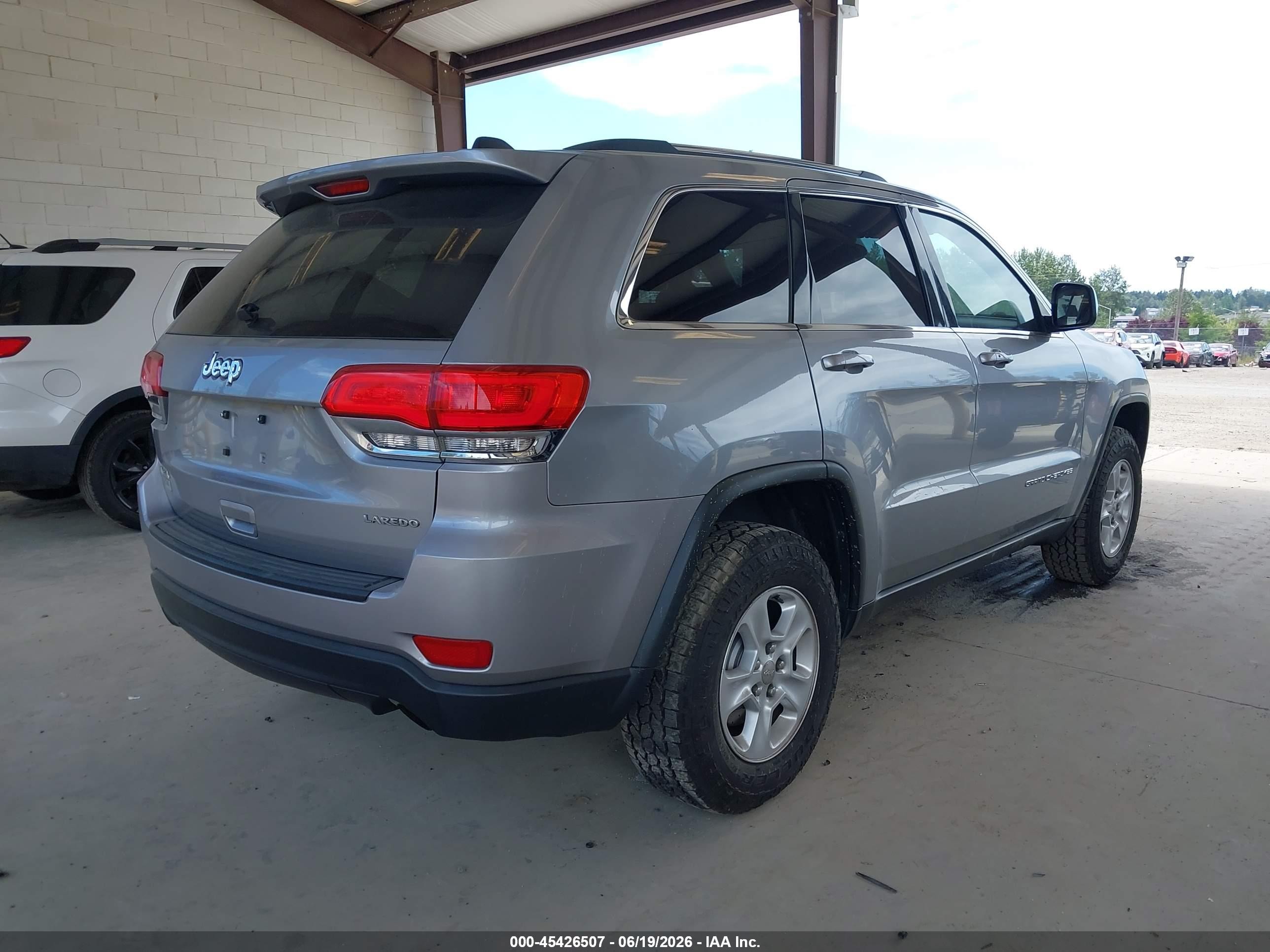 2014 Jeep Grand Cherokee Laredo Silver vin: 1C4RJFAG2EC341067