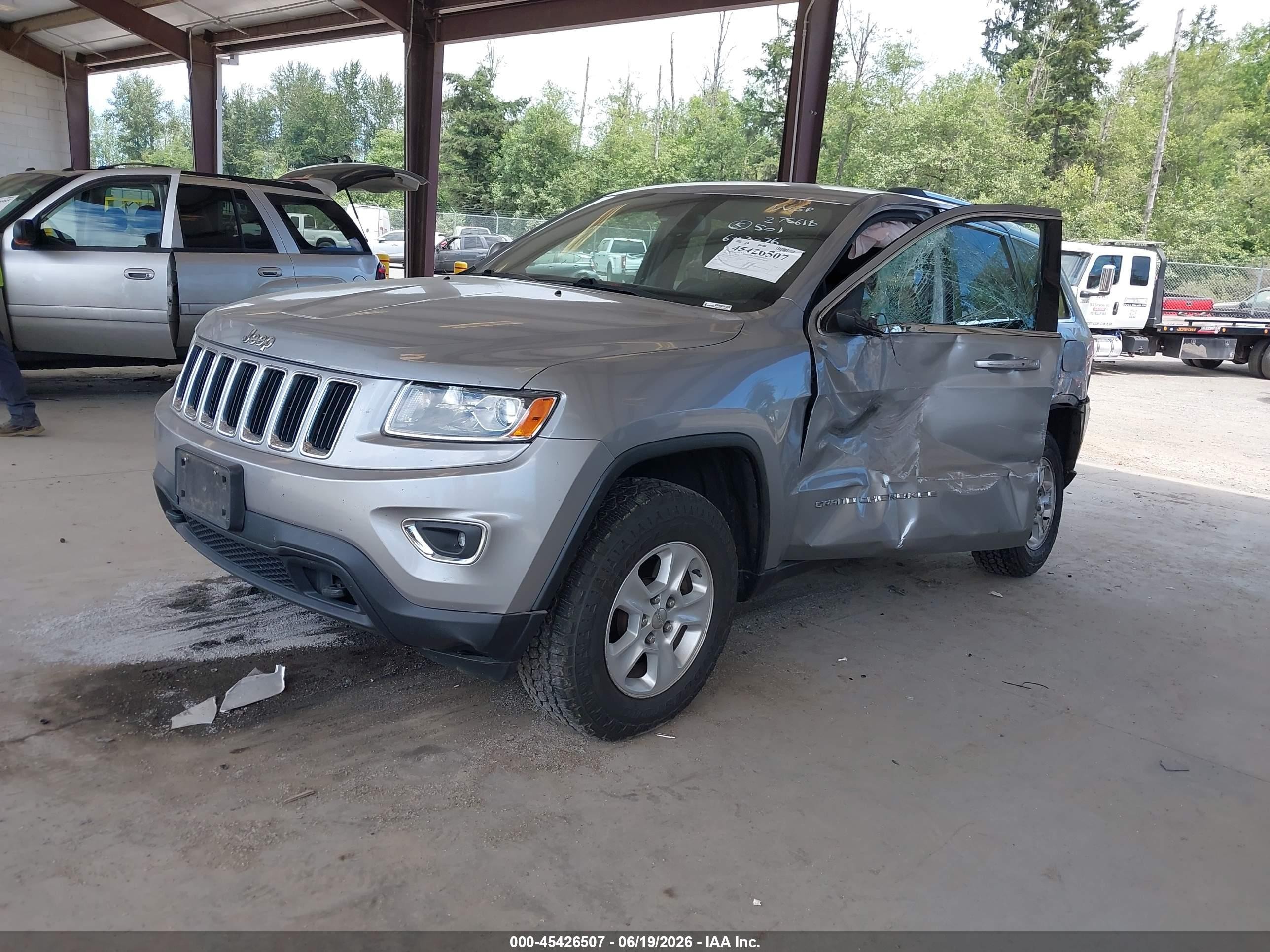 2014 Jeep Grand Cherokee Laredo Silver vin: 1C4RJFAG2EC341067