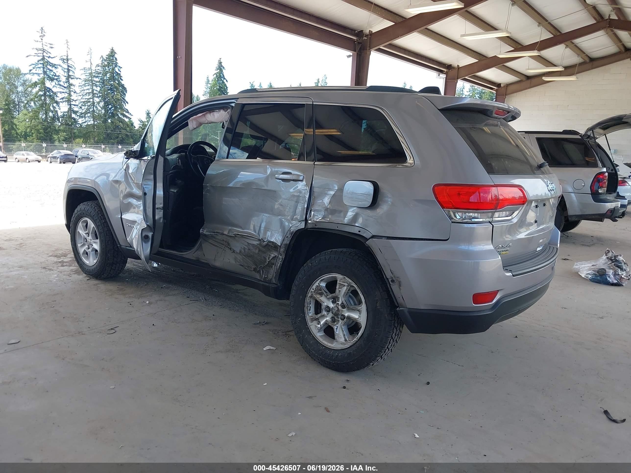 2014 Jeep Grand Cherokee Laredo Silver vin: 1C4RJFAG2EC341067