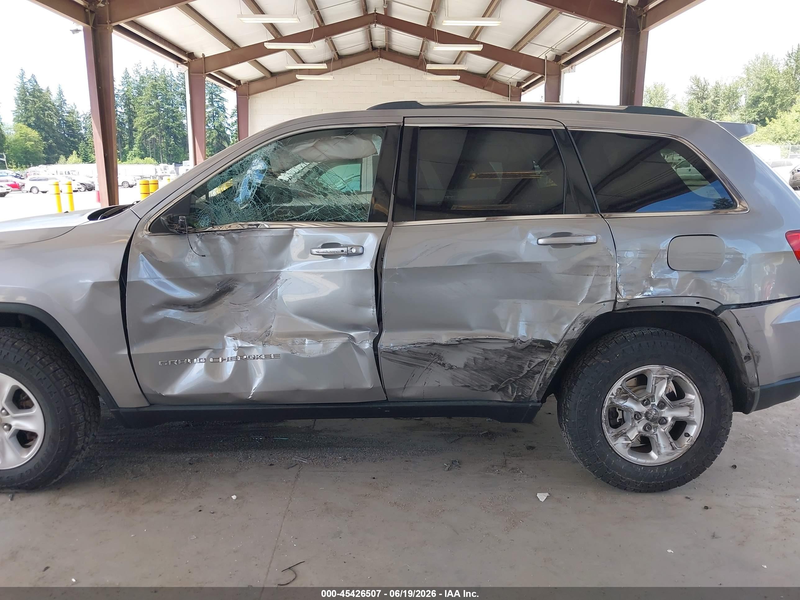 2014 Jeep Grand Cherokee Laredo Silver vin: 1C4RJFAG2EC341067
