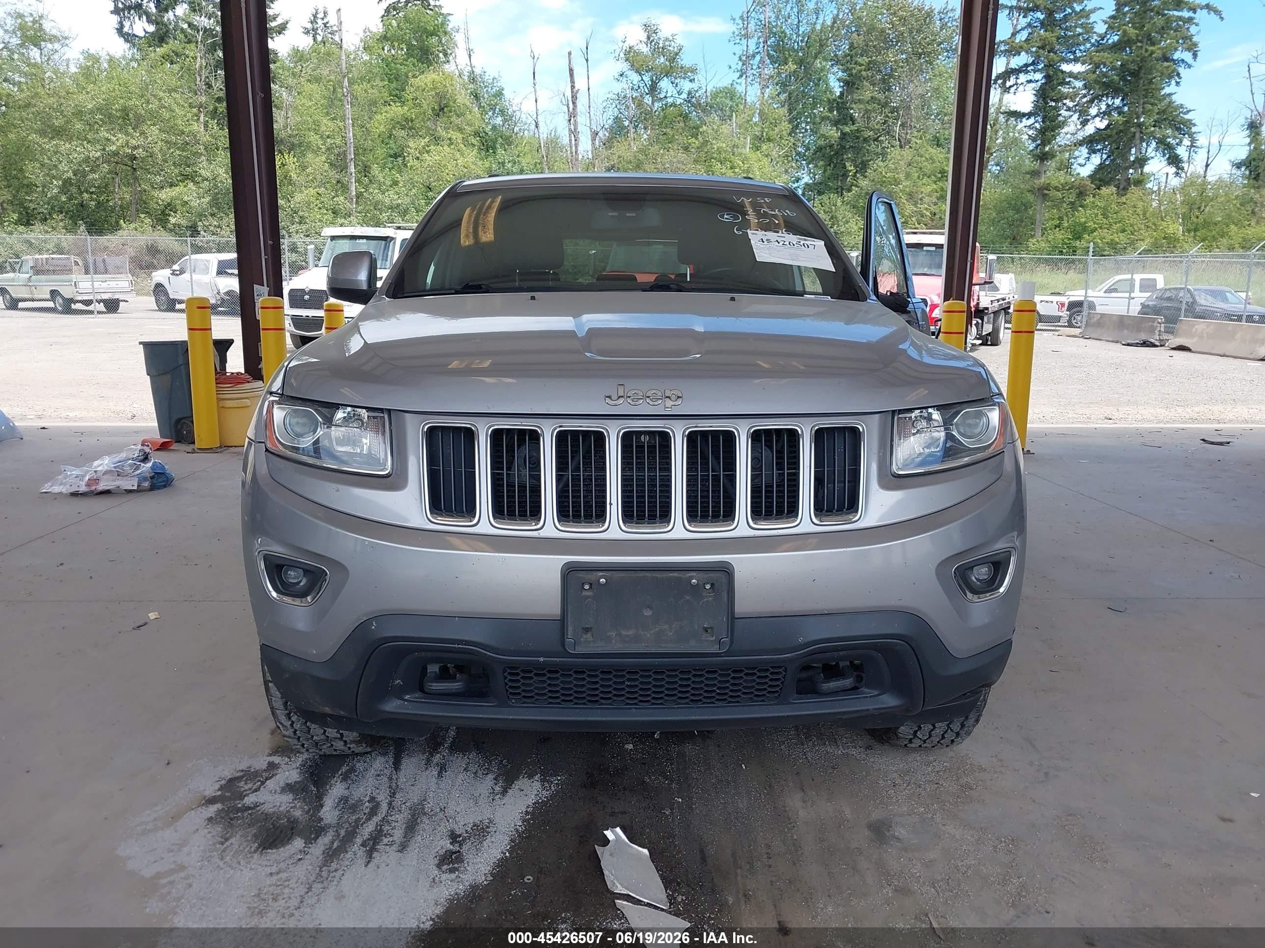 2014 Jeep Grand Cherokee Laredo Silver vin: 1C4RJFAG2EC341067