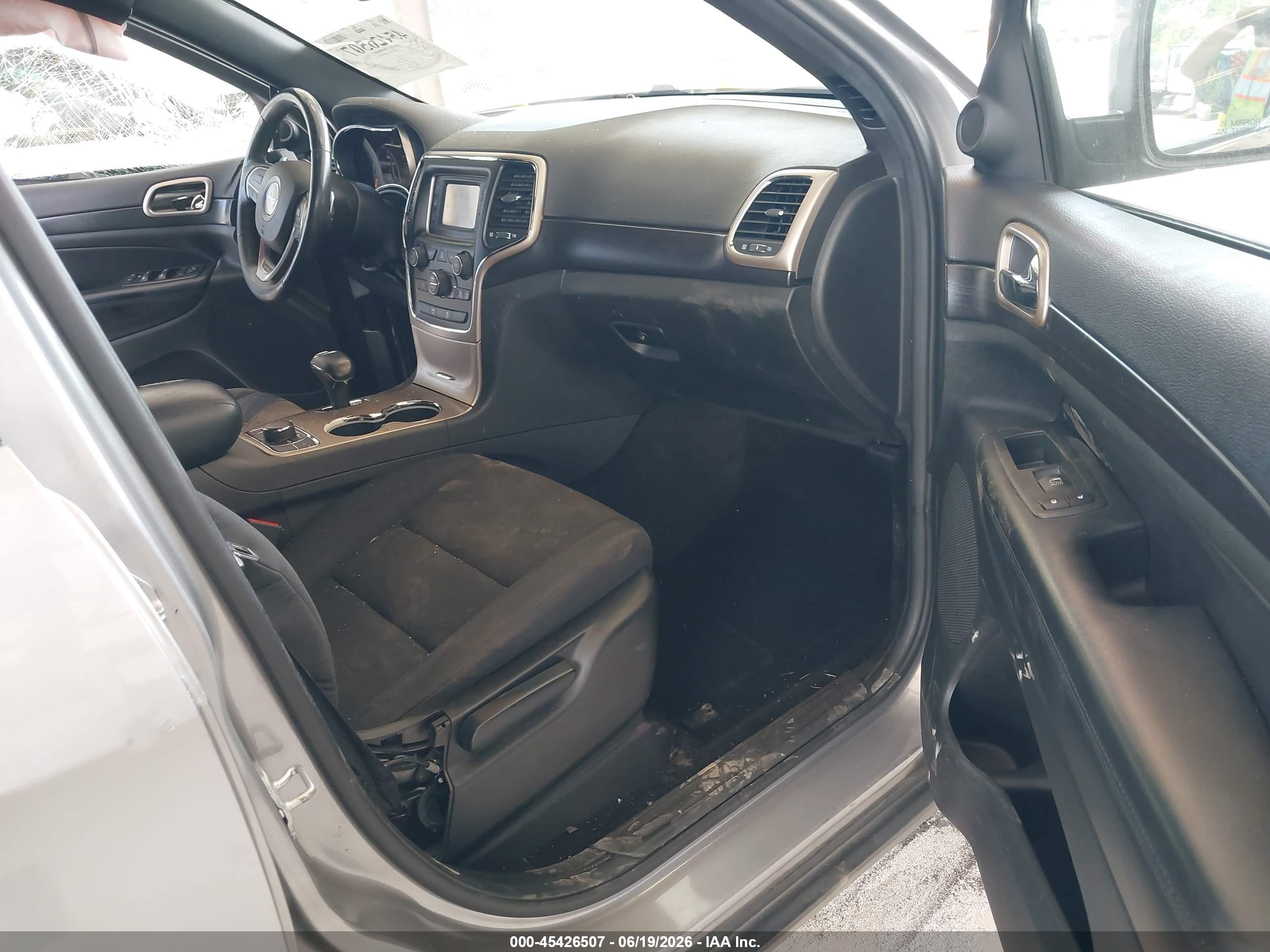 2014 Jeep Grand Cherokee Laredo Silver vin: 1C4RJFAG2EC341067