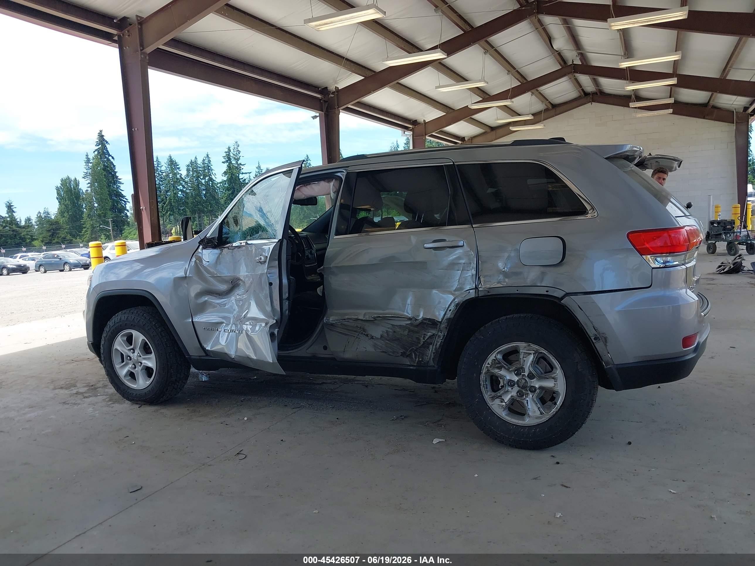 2014 Jeep Grand Cherokee Laredo Silver vin: 1C4RJFAG2EC341067