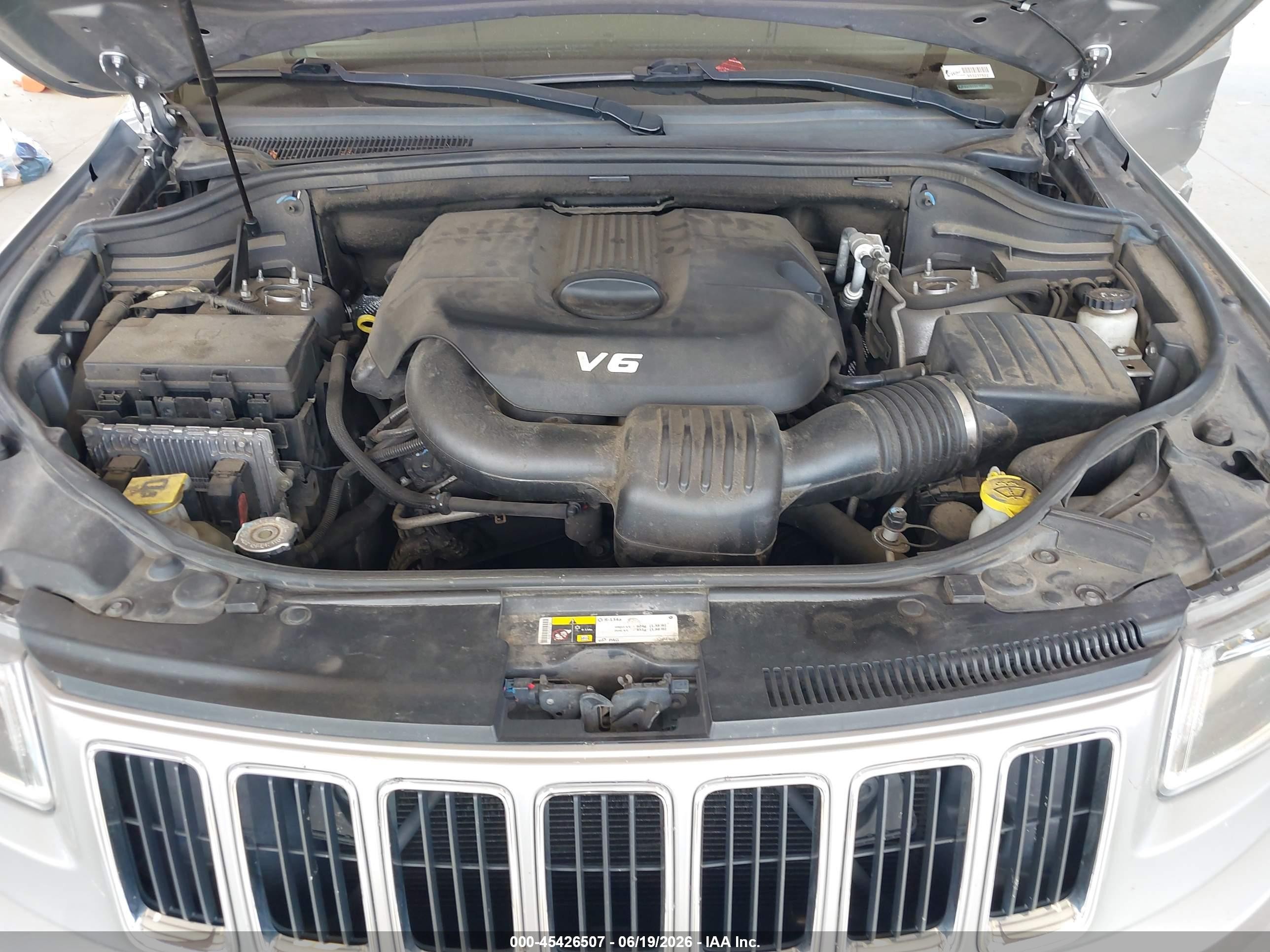 2014 Jeep Grand Cherokee Laredo Silver vin: 1C4RJFAG2EC341067