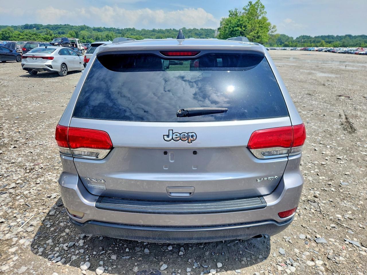 2014 Jeep Grand Cherokee Laredo Silver vin: 1C4RJFAG2EC407147