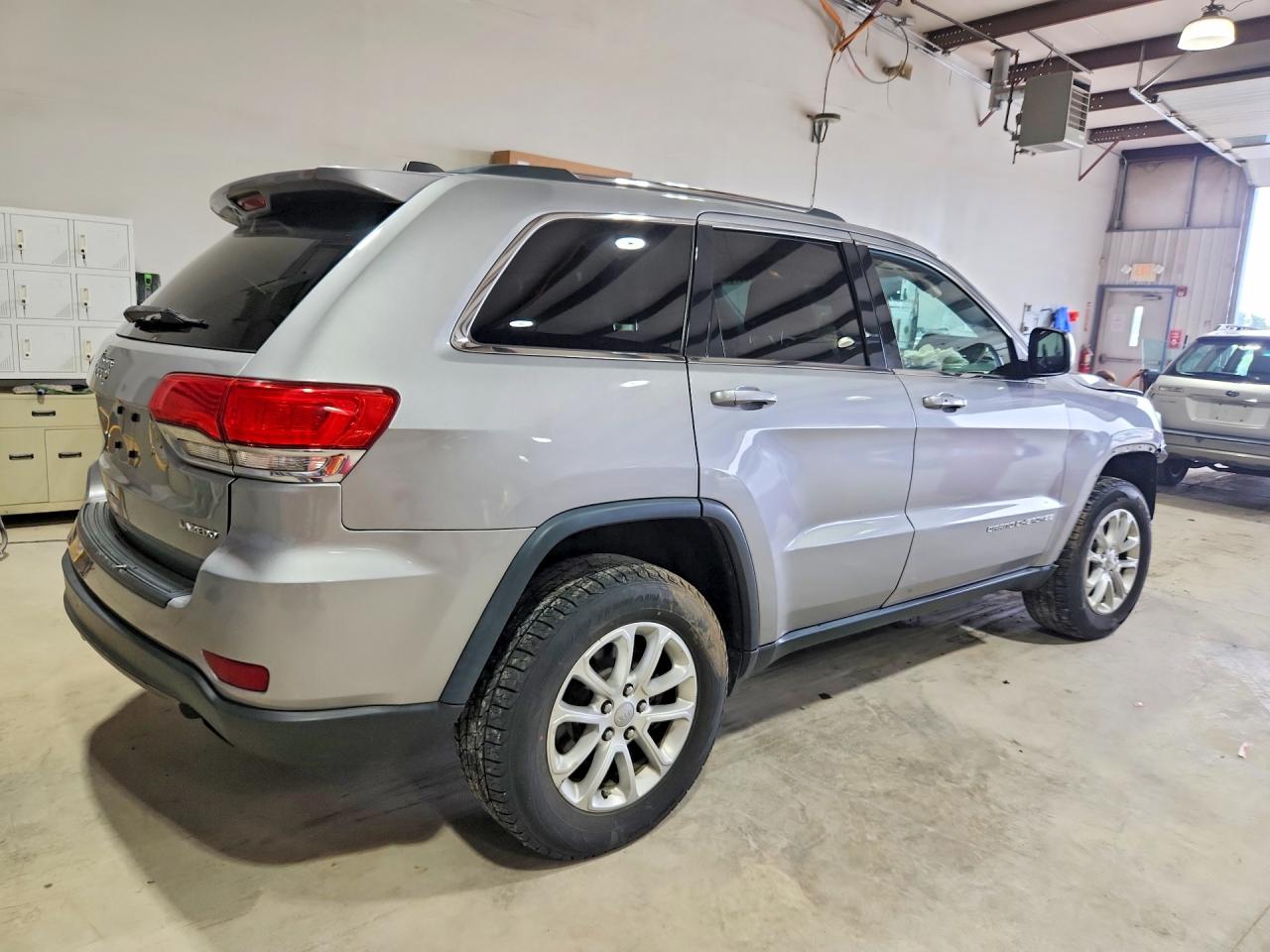 2014 Jeep Grand Cherokee Laredo Silver vin: 1C4RJFAG2EC430041