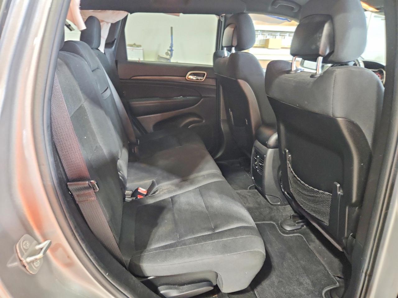 2014 Jeep Grand Cherokee Laredo Silver vin: 1C4RJFAG2EC430041