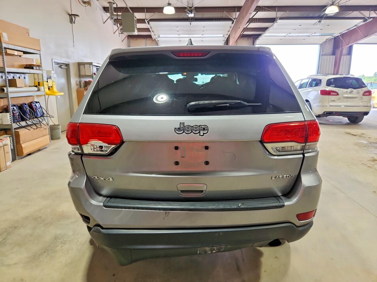 2014 Jeep Grand Cherokee Laredo Silver vin: 1C4RJFAG2EC430041