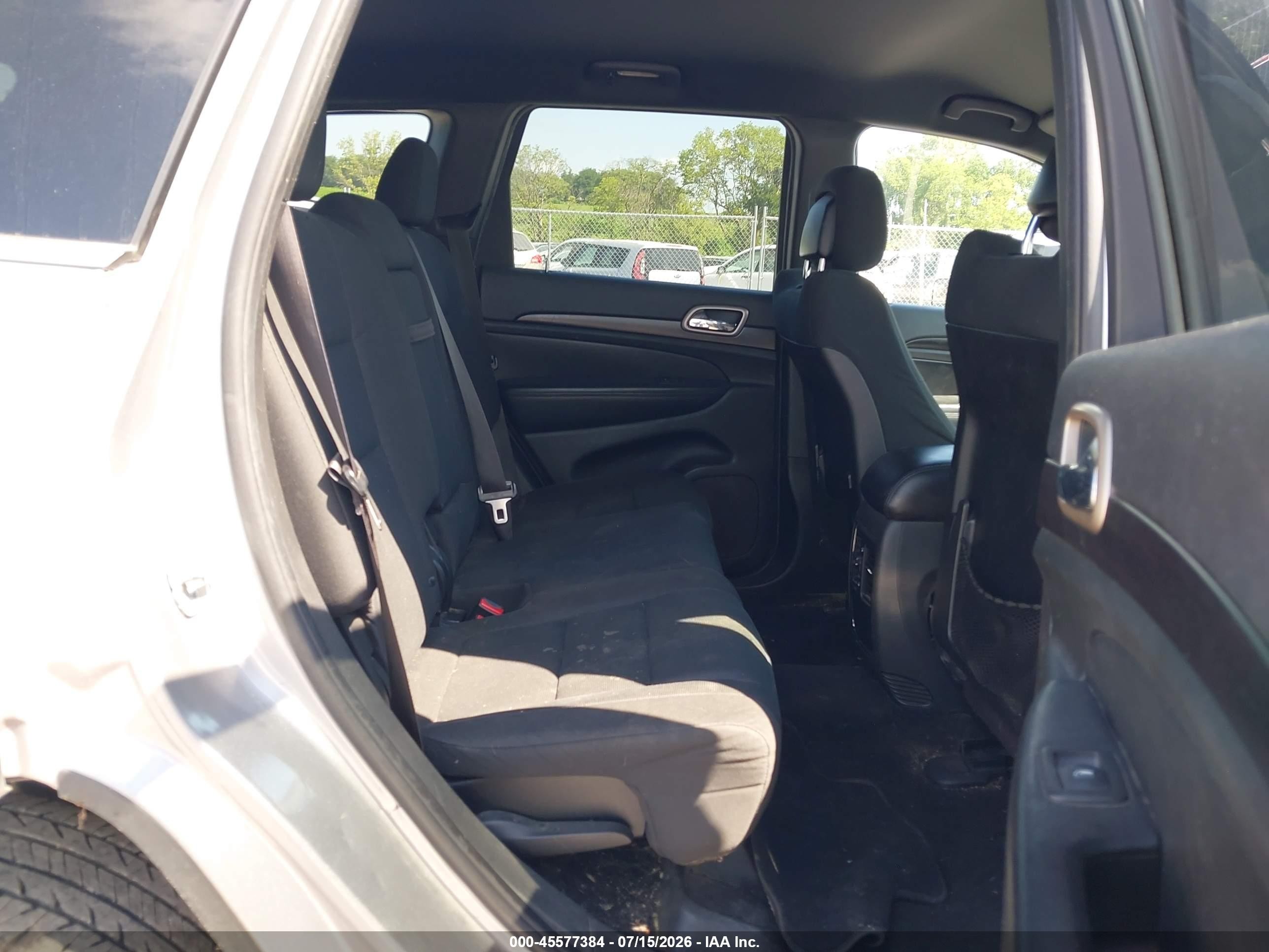 2014 Jeep Grand Cherokee Laredo Silver vin: 1C4RJFAG2EC472029