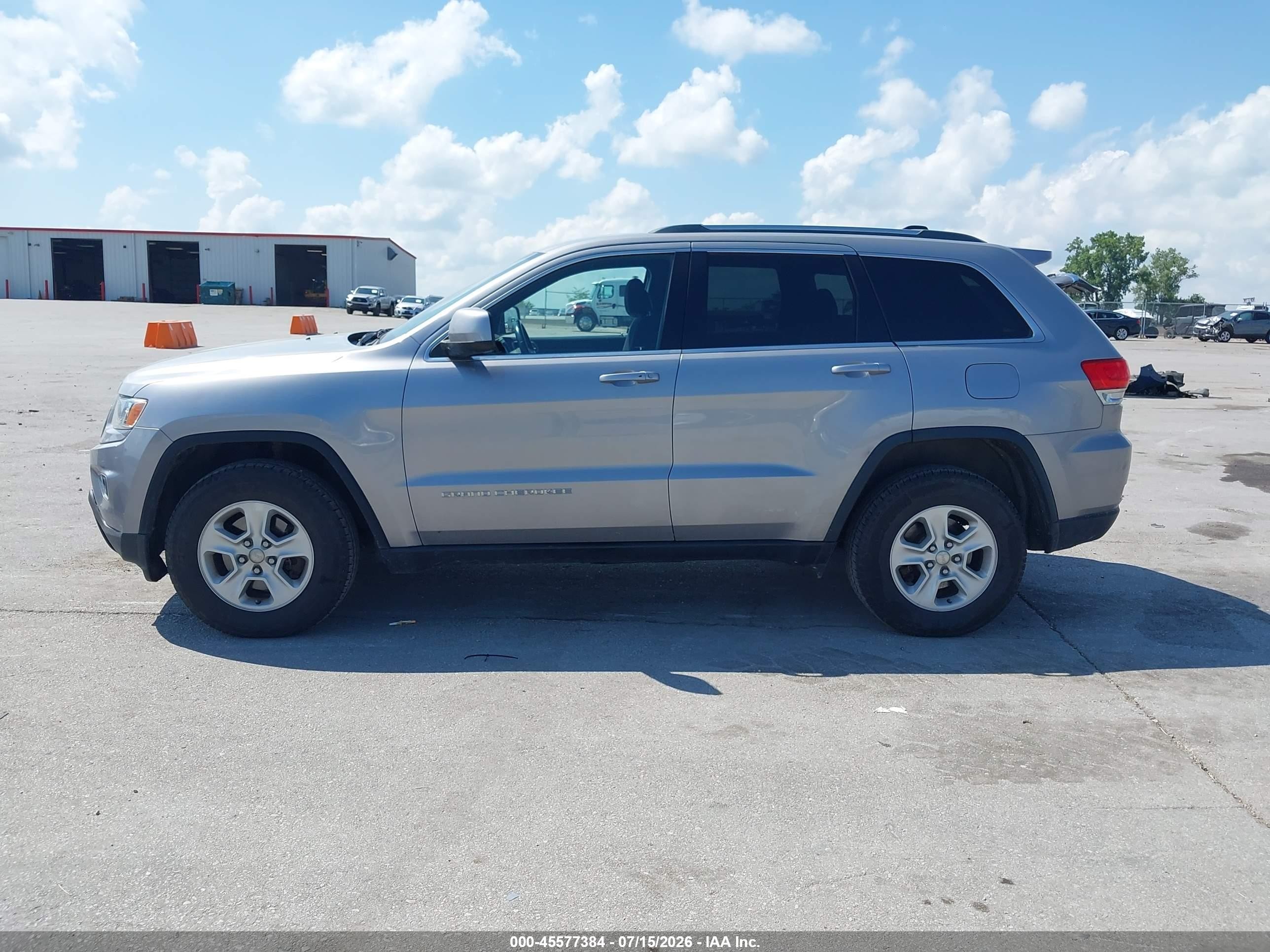 2014 Jeep Grand Cherokee Laredo Silver vin: 1C4RJFAG2EC472029