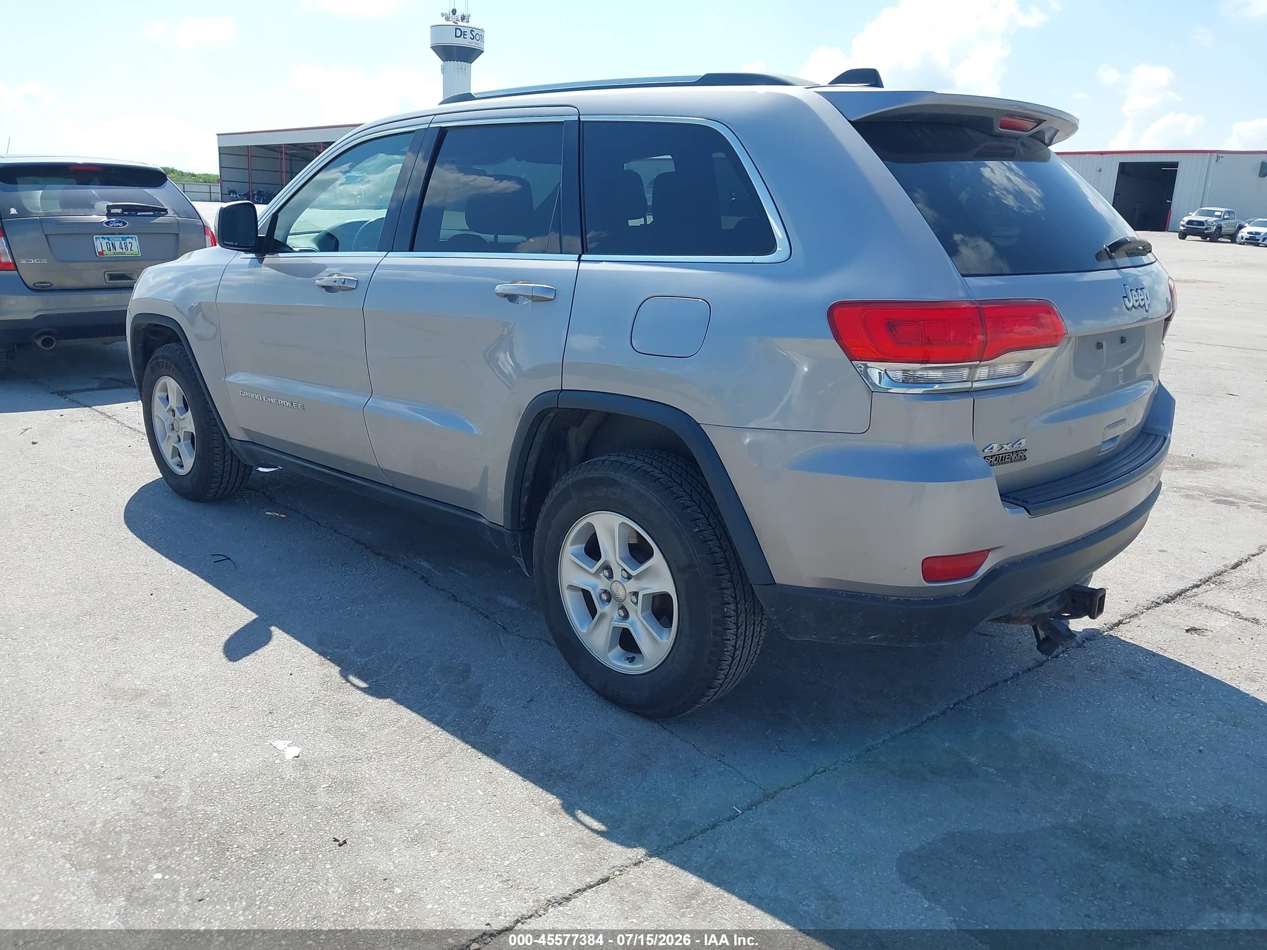 2014 Jeep Grand Cherokee Laredo Silver vin: 1C4RJFAG2EC472029