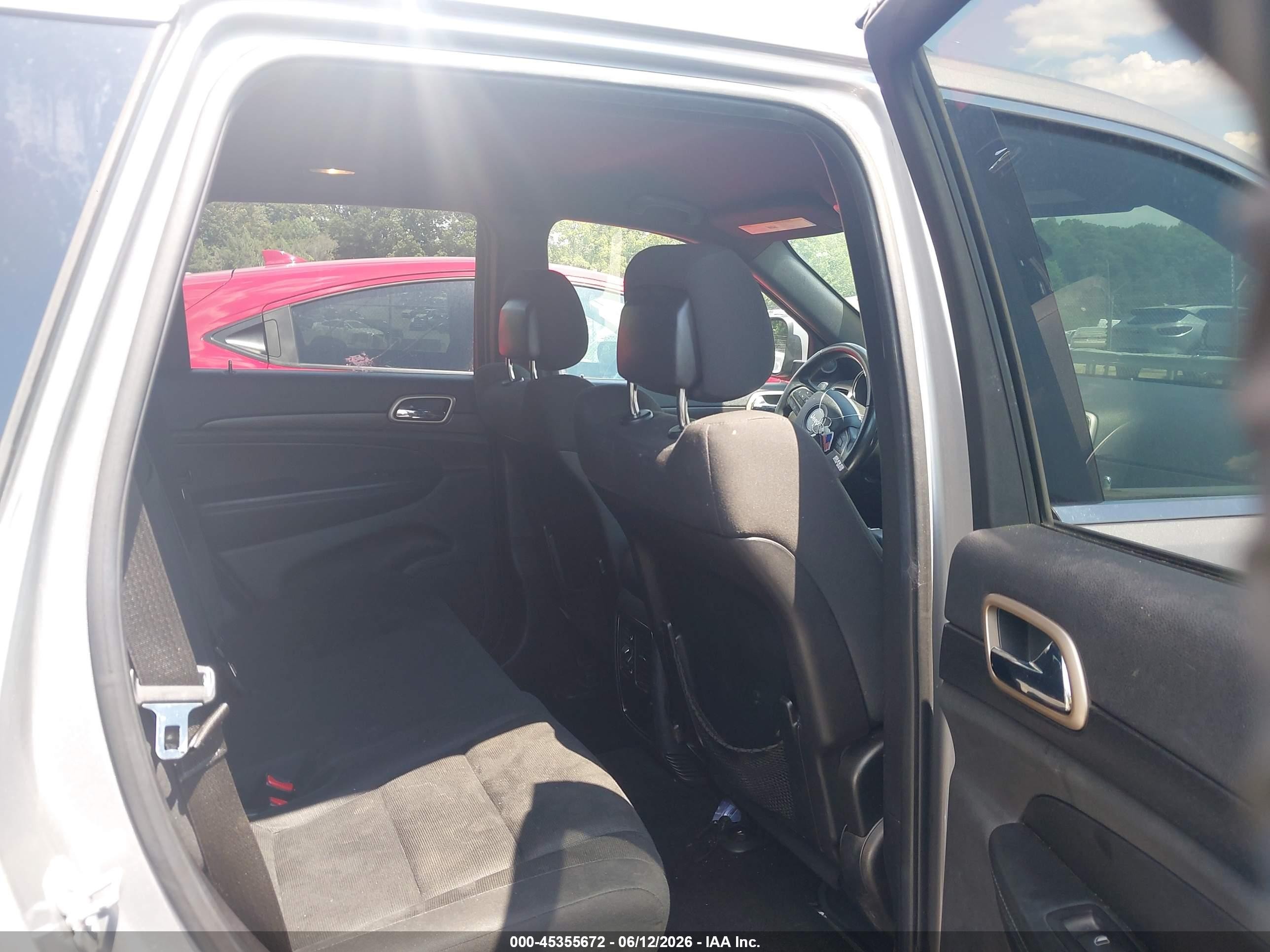 2015 Jeep Grand Cherokee Laredo Gray vin: 1C4RJFAG2FC116861