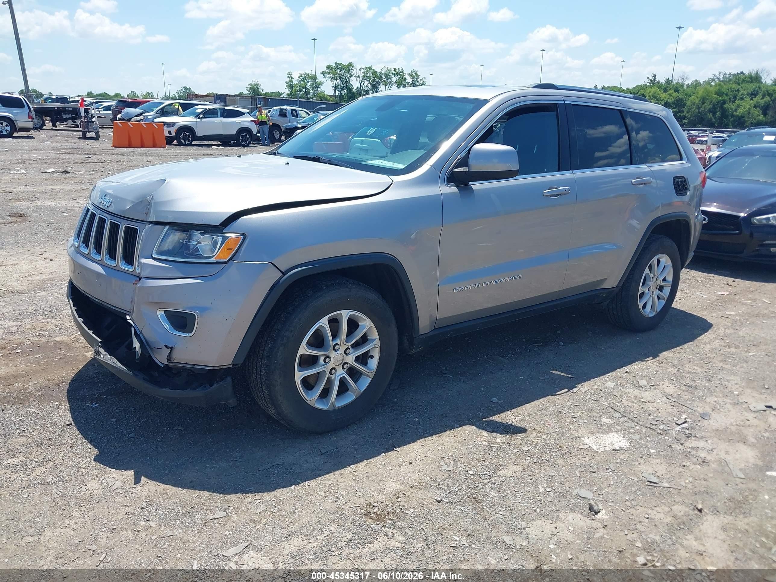 2015 Jeep Grand Cherokee Laredo Silver vin: 1C4RJFAG2FC607933