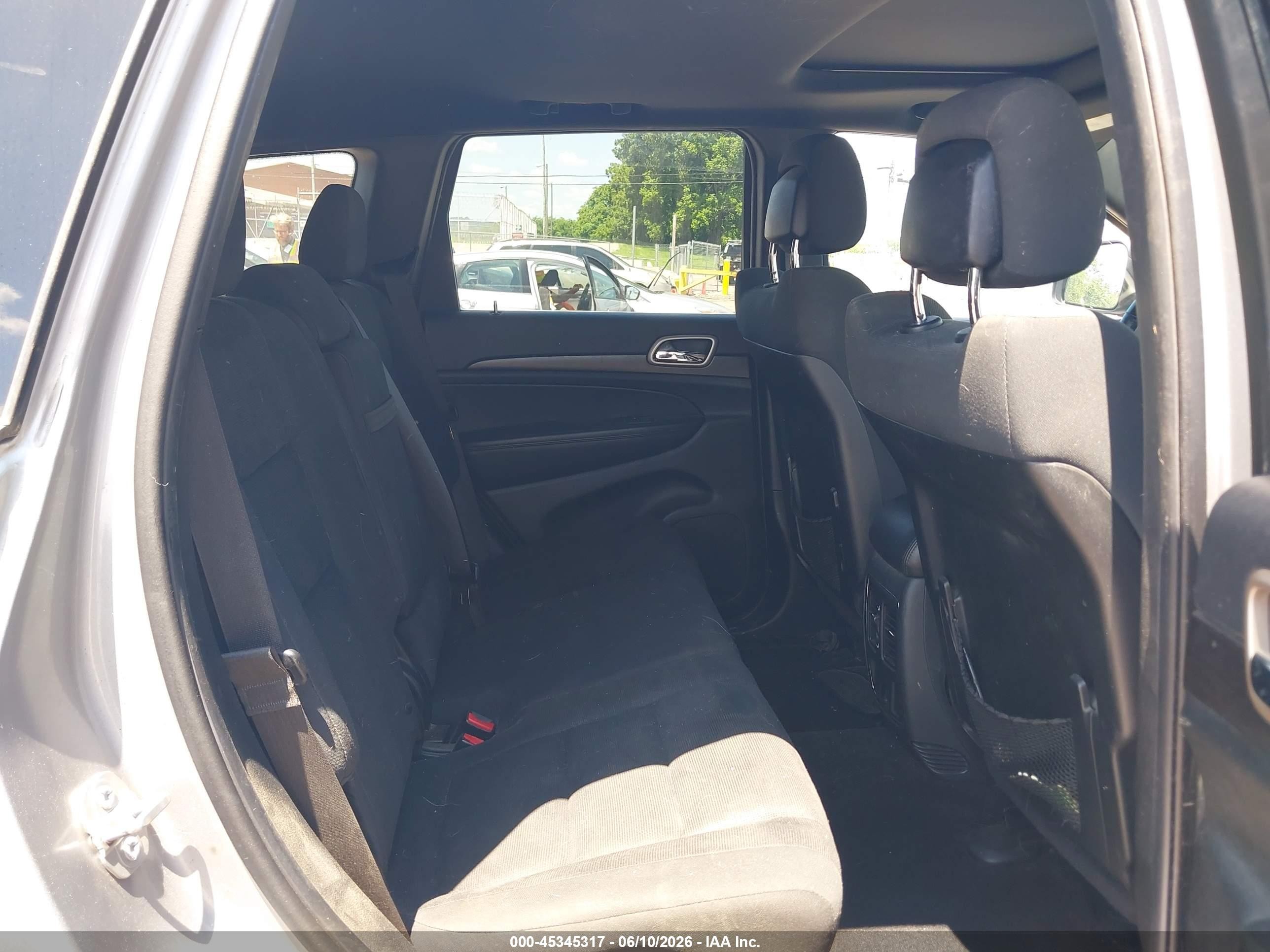 2015 Jeep Grand Cherokee Laredo Silver vin: 1C4RJFAG2FC607933