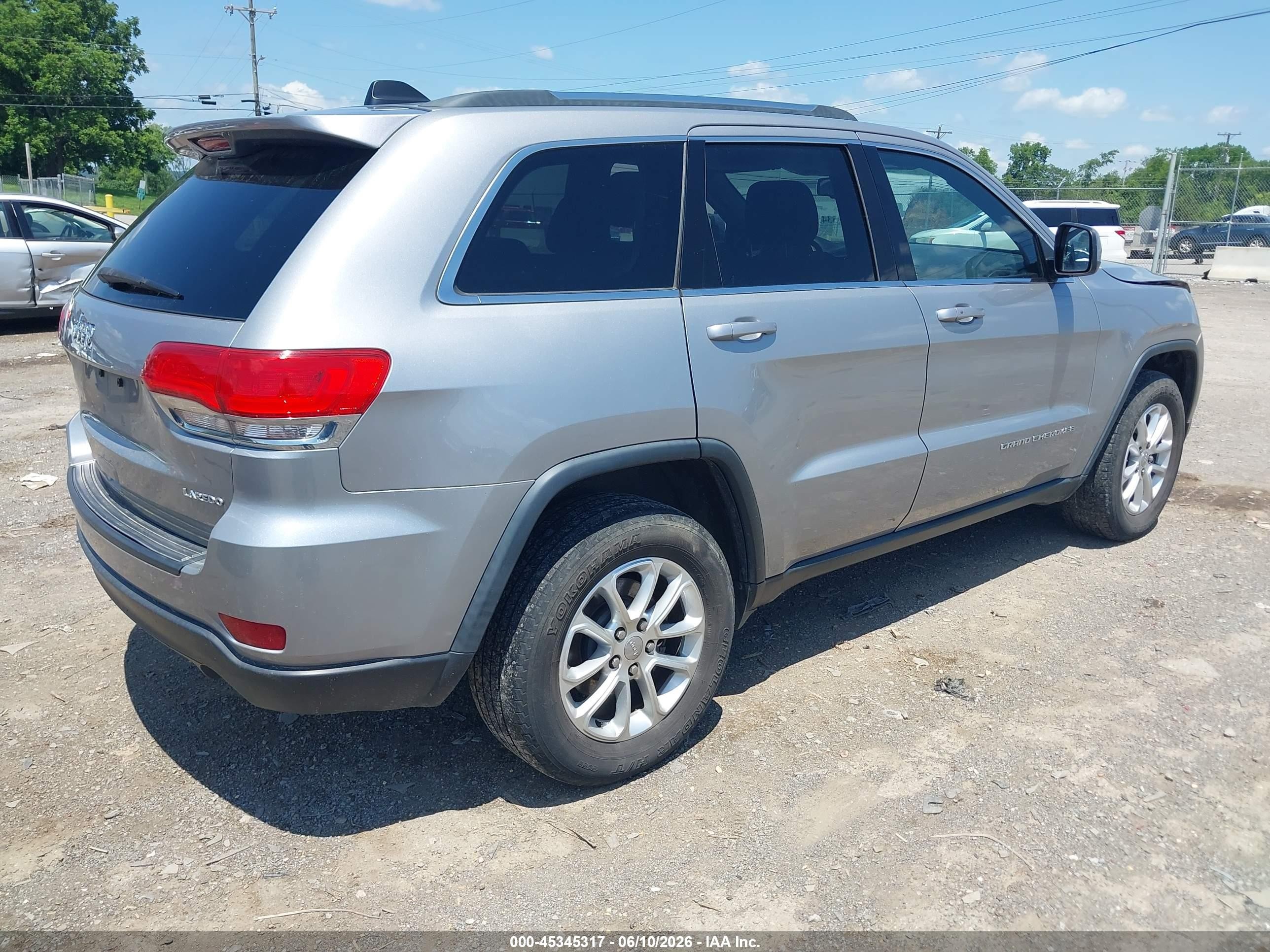 2015 Jeep Grand Cherokee Laredo Silver vin: 1C4RJFAG2FC607933