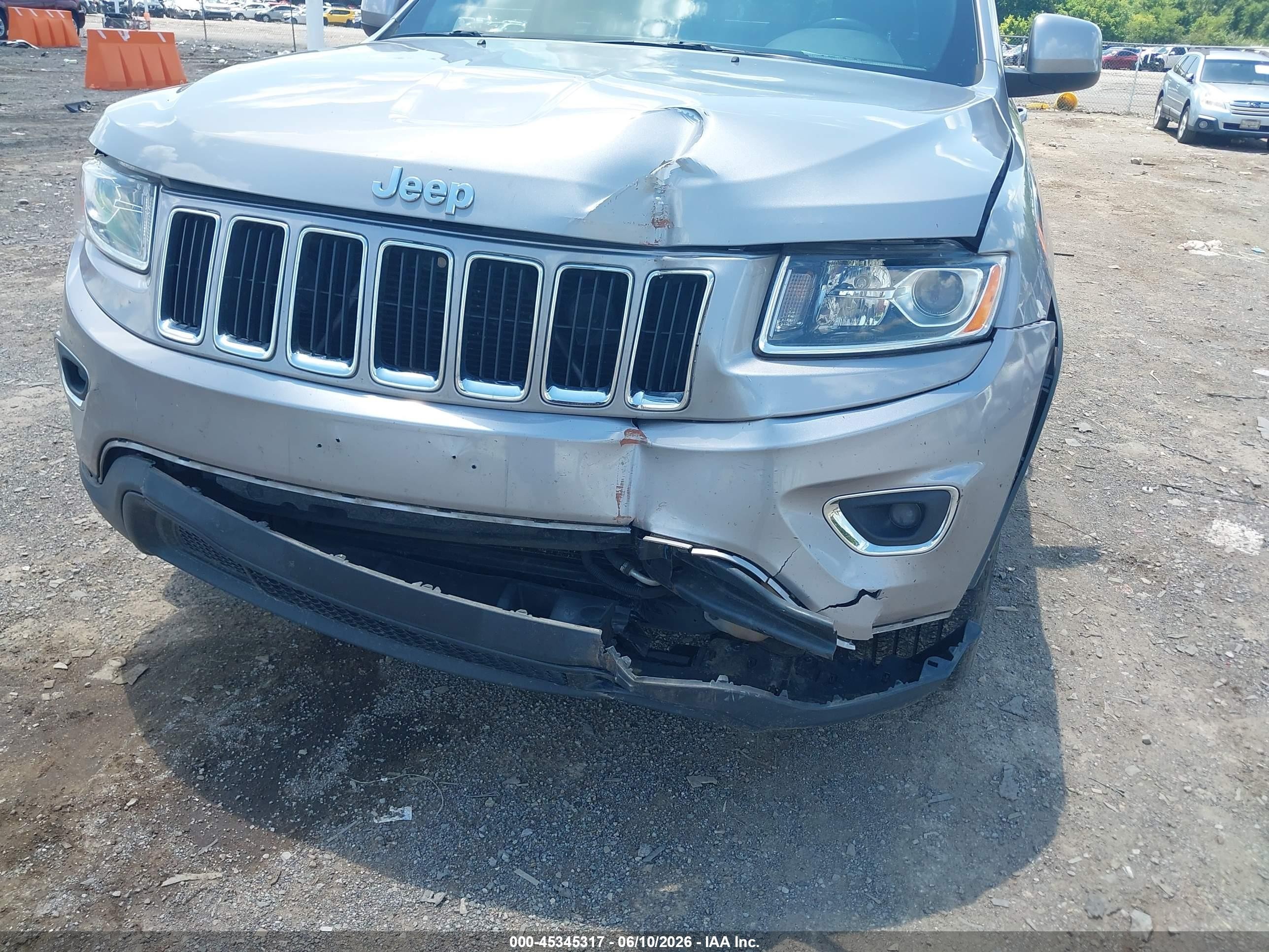 2015 Jeep Grand Cherokee Laredo Silver vin: 1C4RJFAG2FC607933