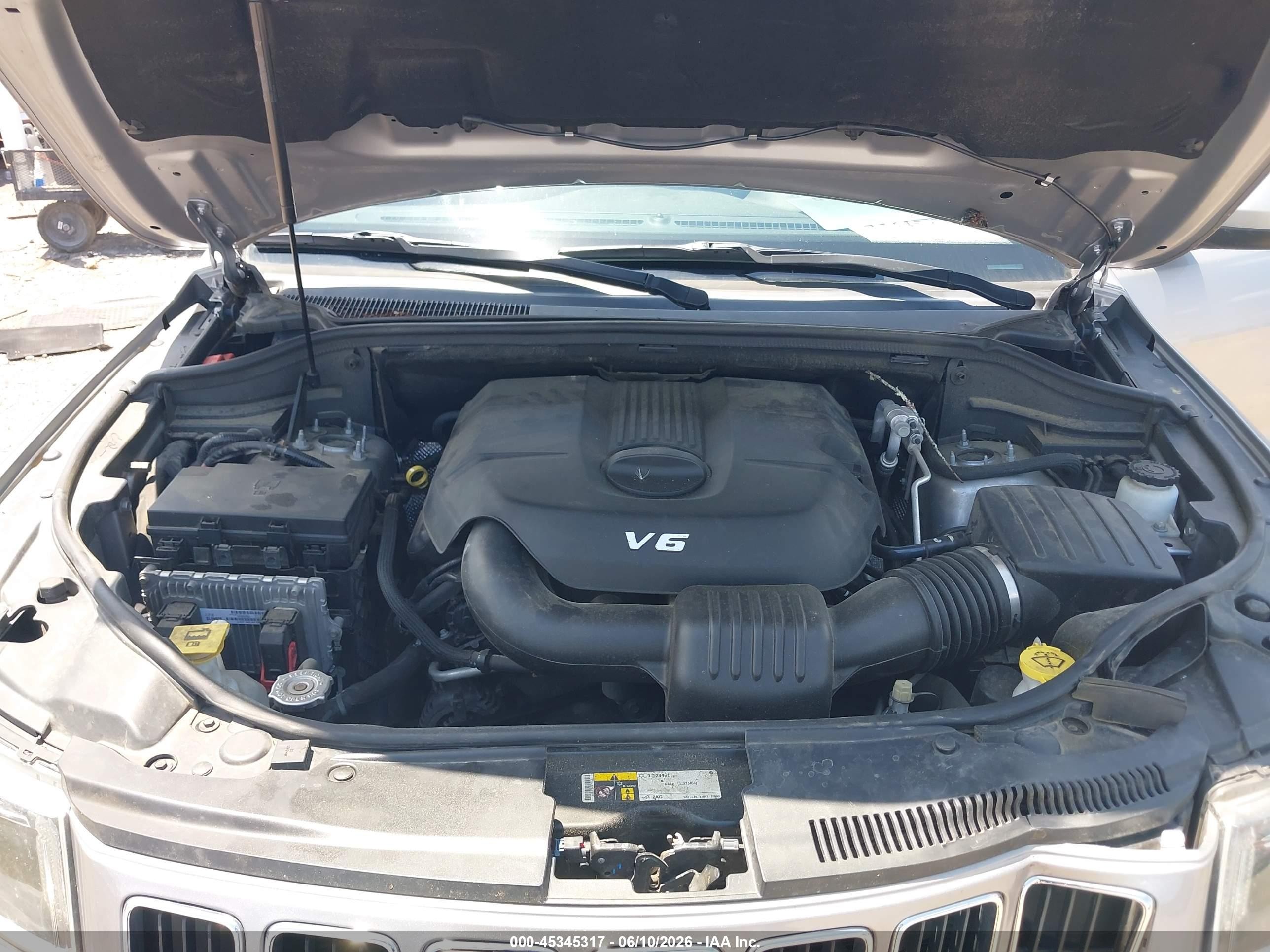 2015 Jeep Grand Cherokee Laredo Silver vin: 1C4RJFAG2FC607933