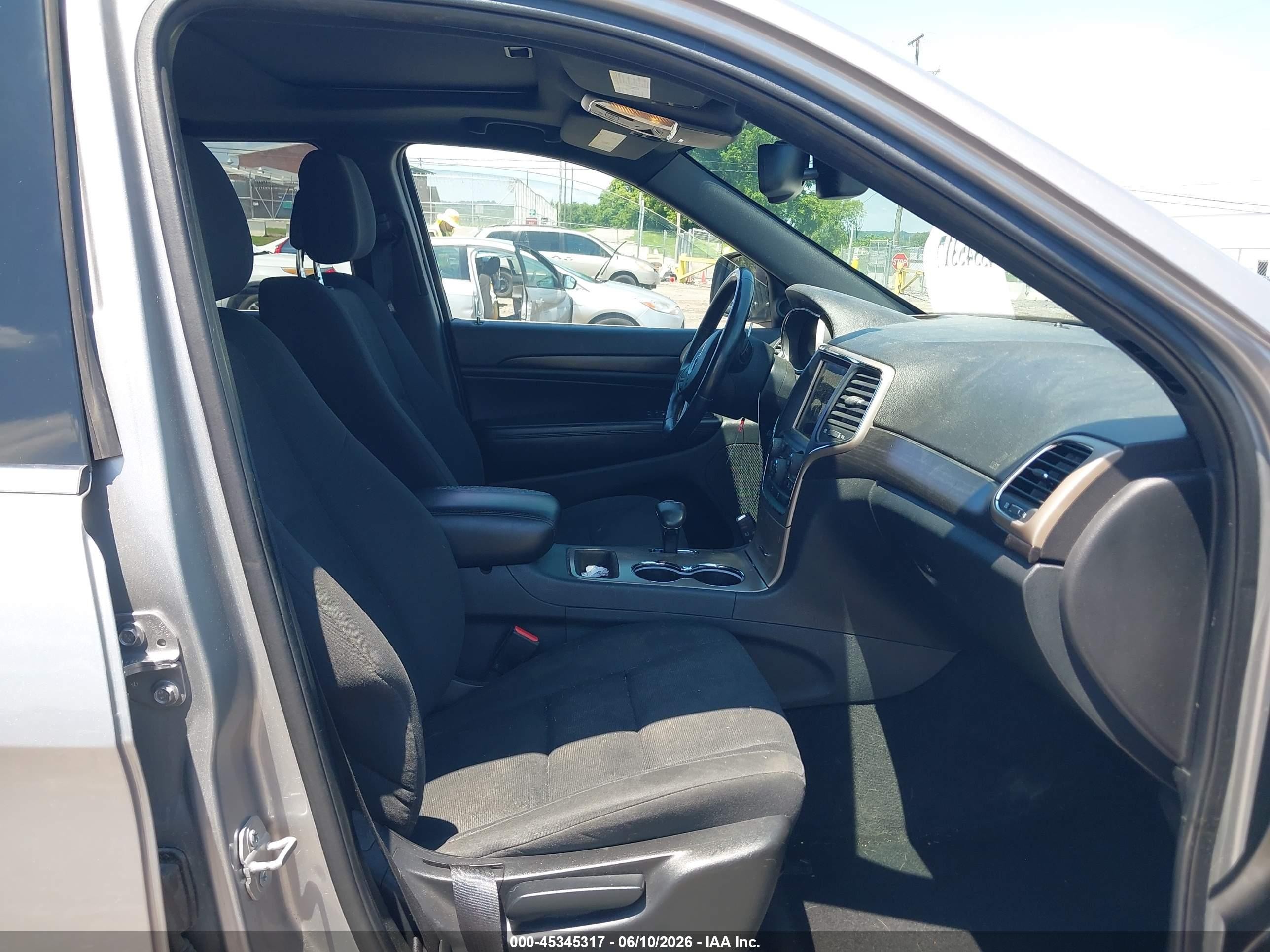 2015 Jeep Grand Cherokee Laredo Silver vin: 1C4RJFAG2FC607933