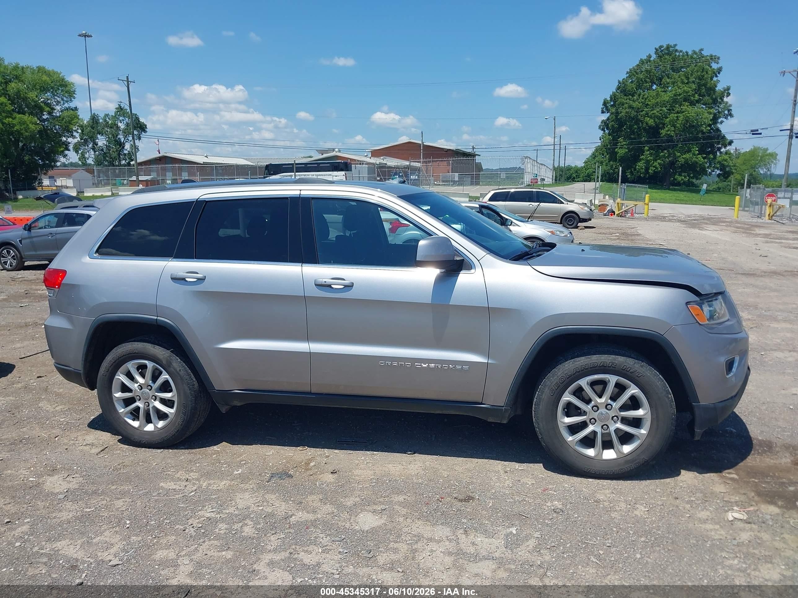2015 Jeep Grand Cherokee Laredo Silver vin: 1C4RJFAG2FC607933