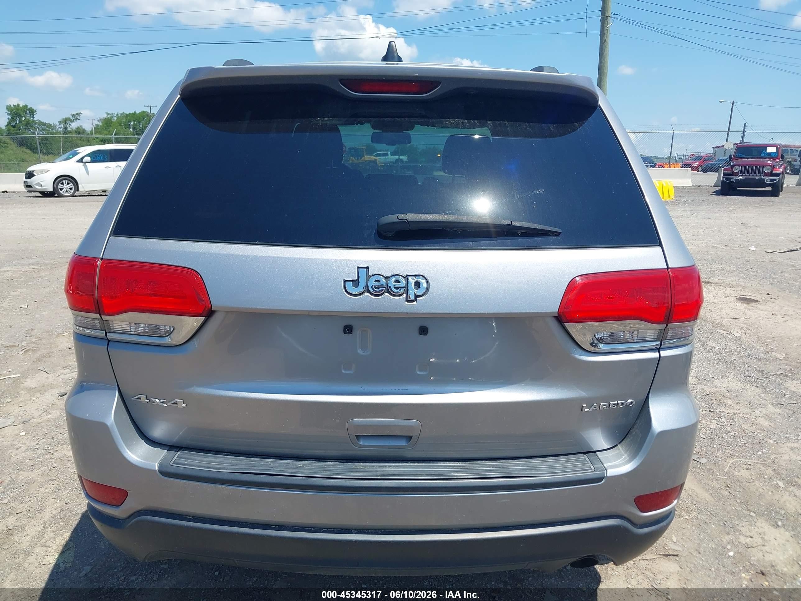 2015 Jeep Grand Cherokee Laredo Silver vin: 1C4RJFAG2FC607933