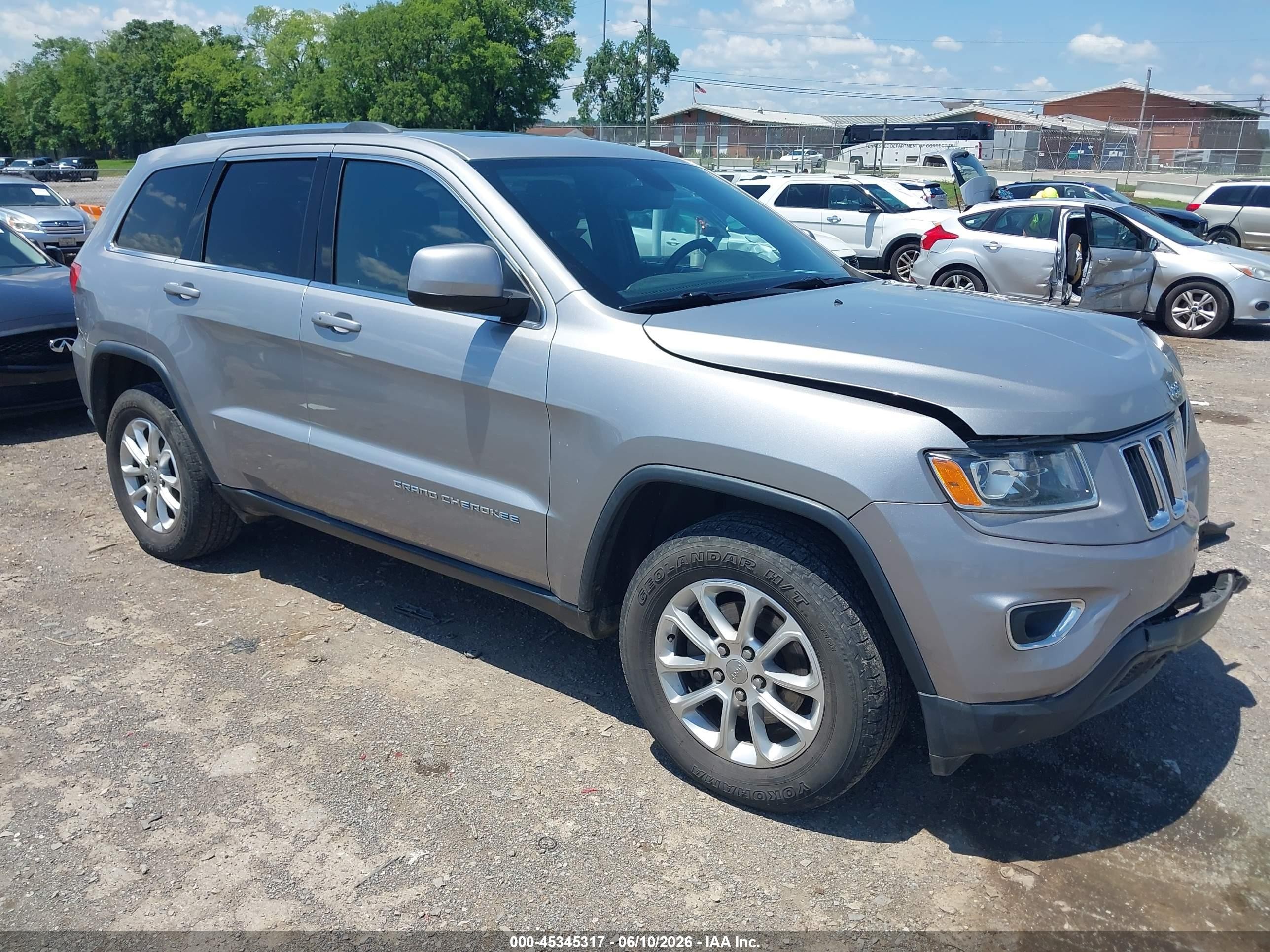 2015 Jeep Grand Cherokee Laredo Silver vin: 1C4RJFAG2FC607933