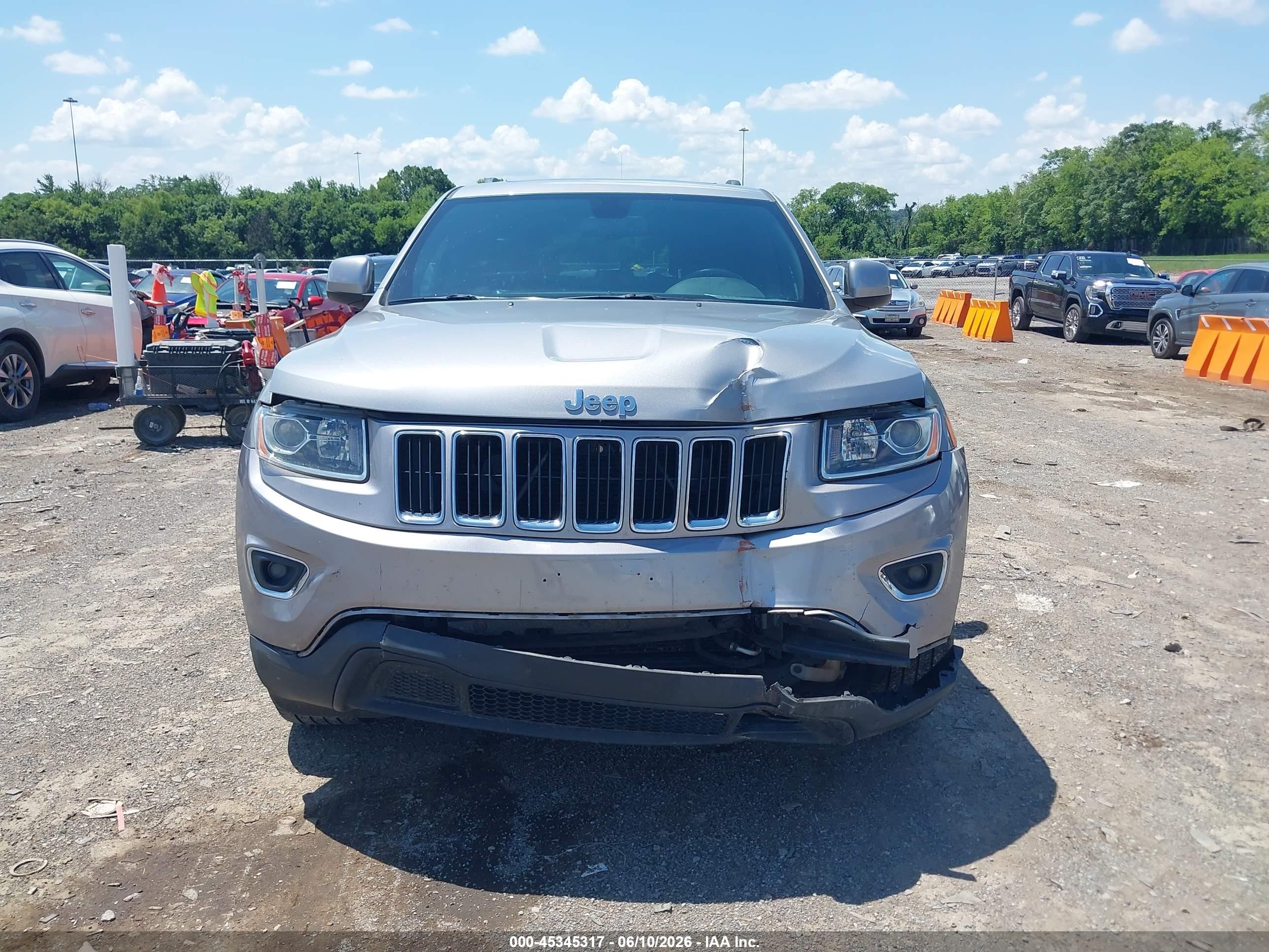 2015 Jeep Grand Cherokee Laredo Silver vin: 1C4RJFAG2FC607933