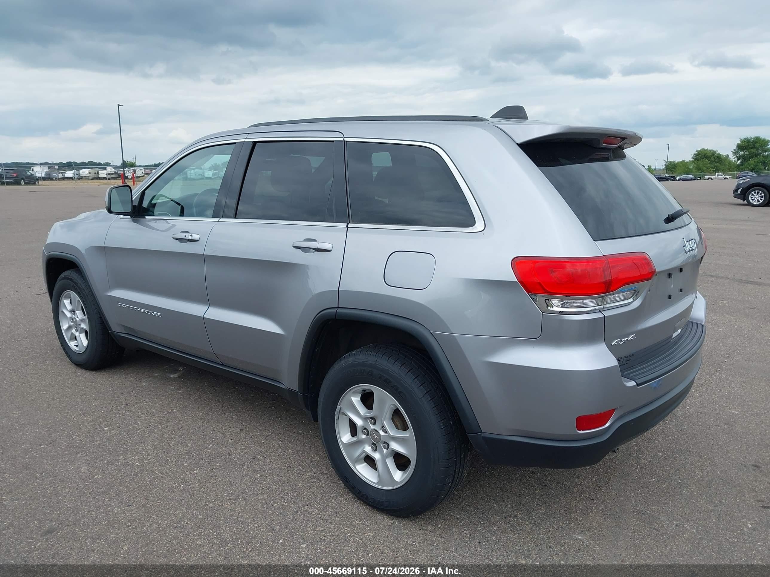 2015 Jeep Grand Cherokee Laredo Silver vin: 1C4RJFAG2FC708390