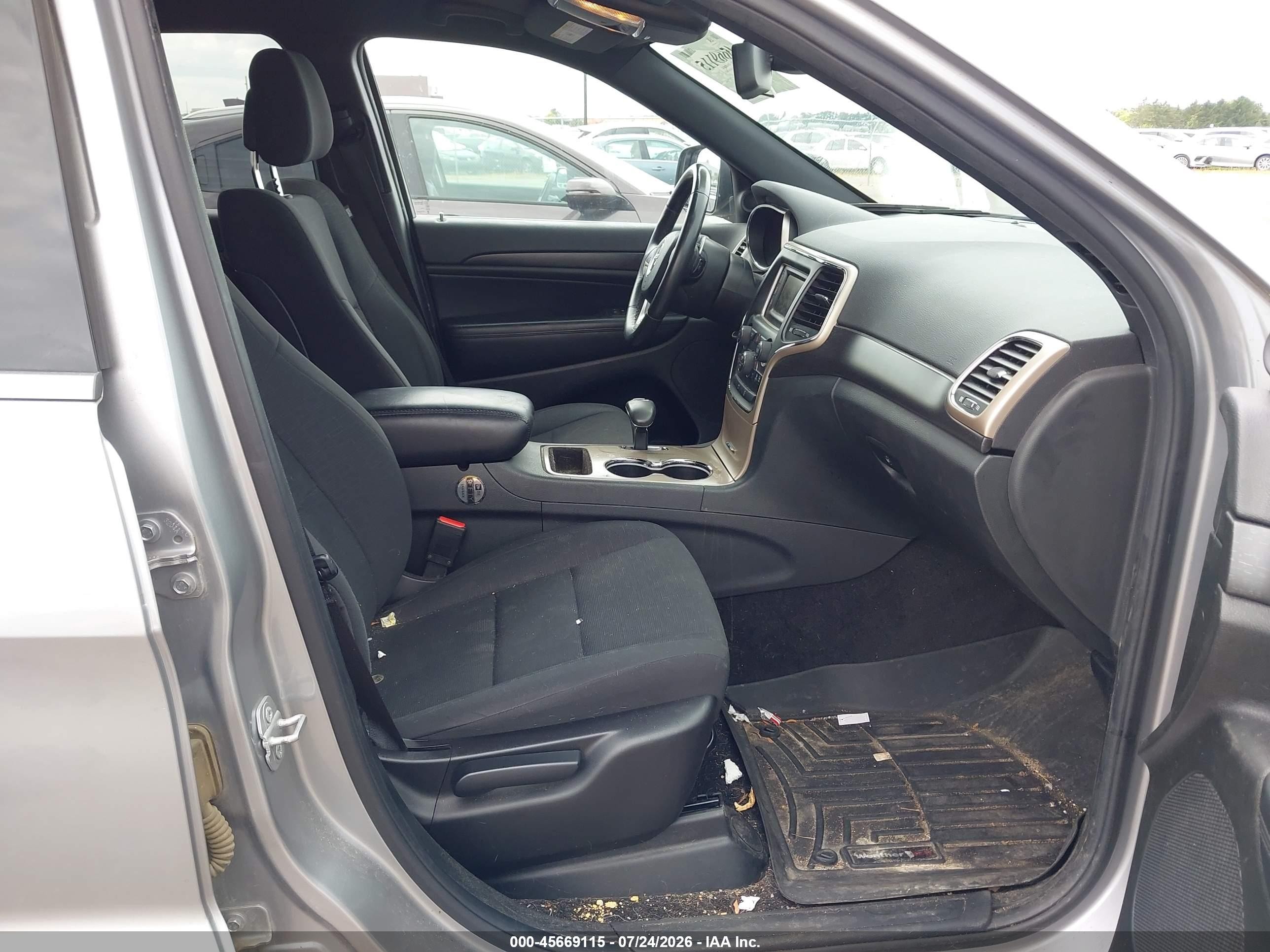 2015 Jeep Grand Cherokee Laredo Silver vin: 1C4RJFAG2FC708390