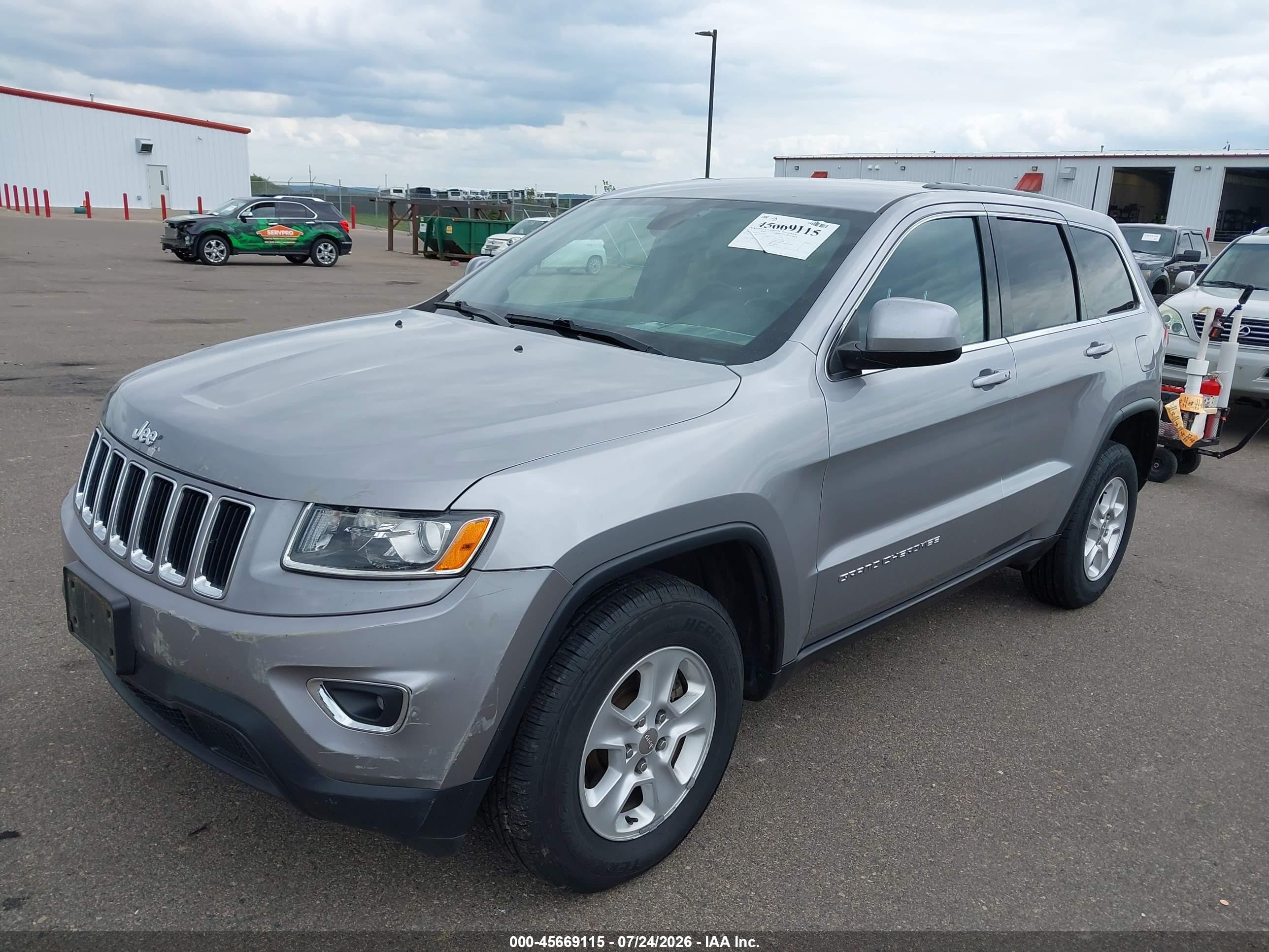 2015 Jeep Grand Cherokee Laredo Silver vin: 1C4RJFAG2FC708390