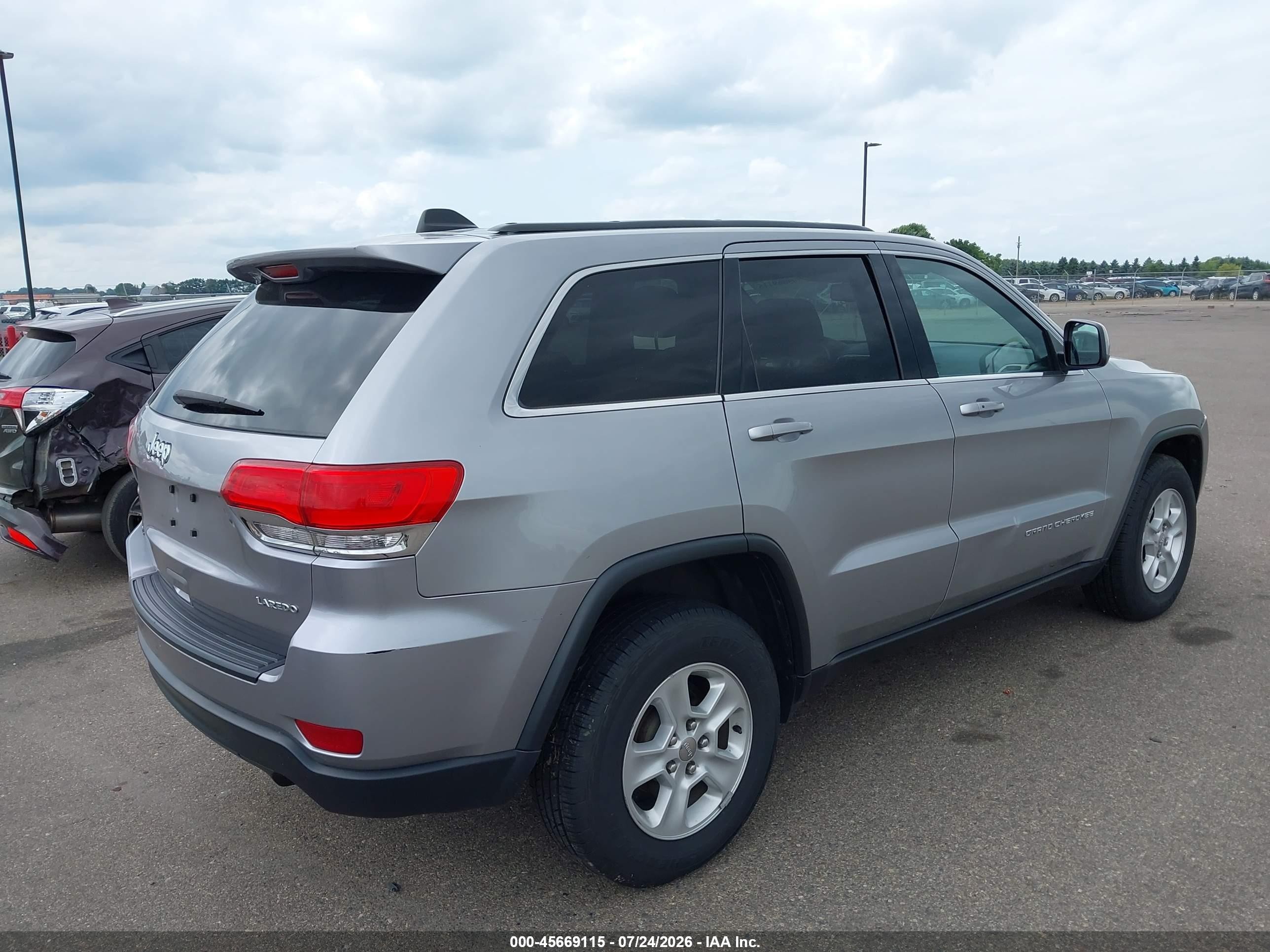 2015 Jeep Grand Cherokee Laredo Silver vin: 1C4RJFAG2FC708390
