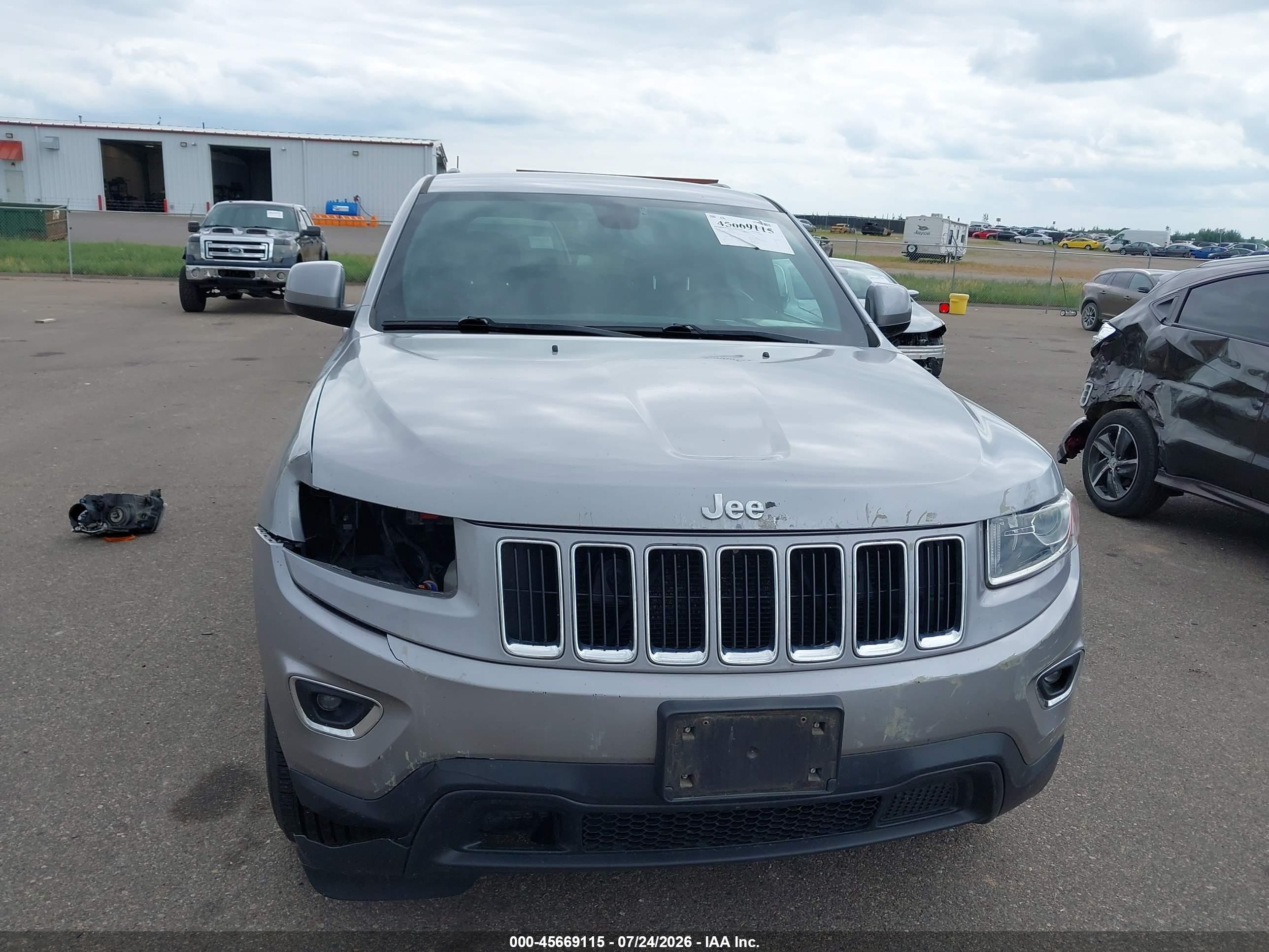 2015 Jeep Grand Cherokee Laredo Silver vin: 1C4RJFAG2FC708390