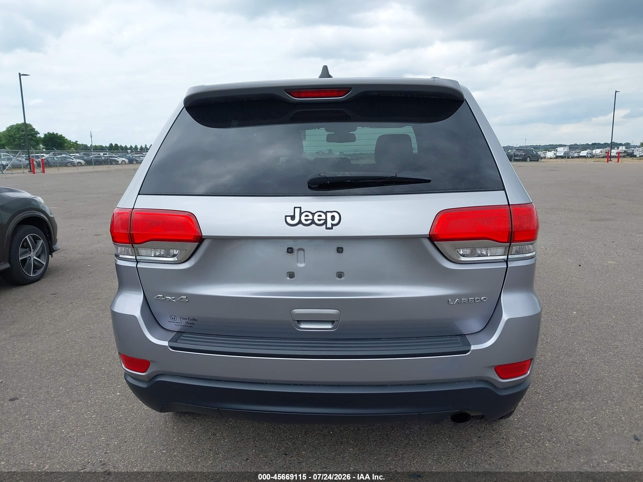 2015 Jeep Grand Cherokee Laredo Silver vin: 1C4RJFAG2FC708390