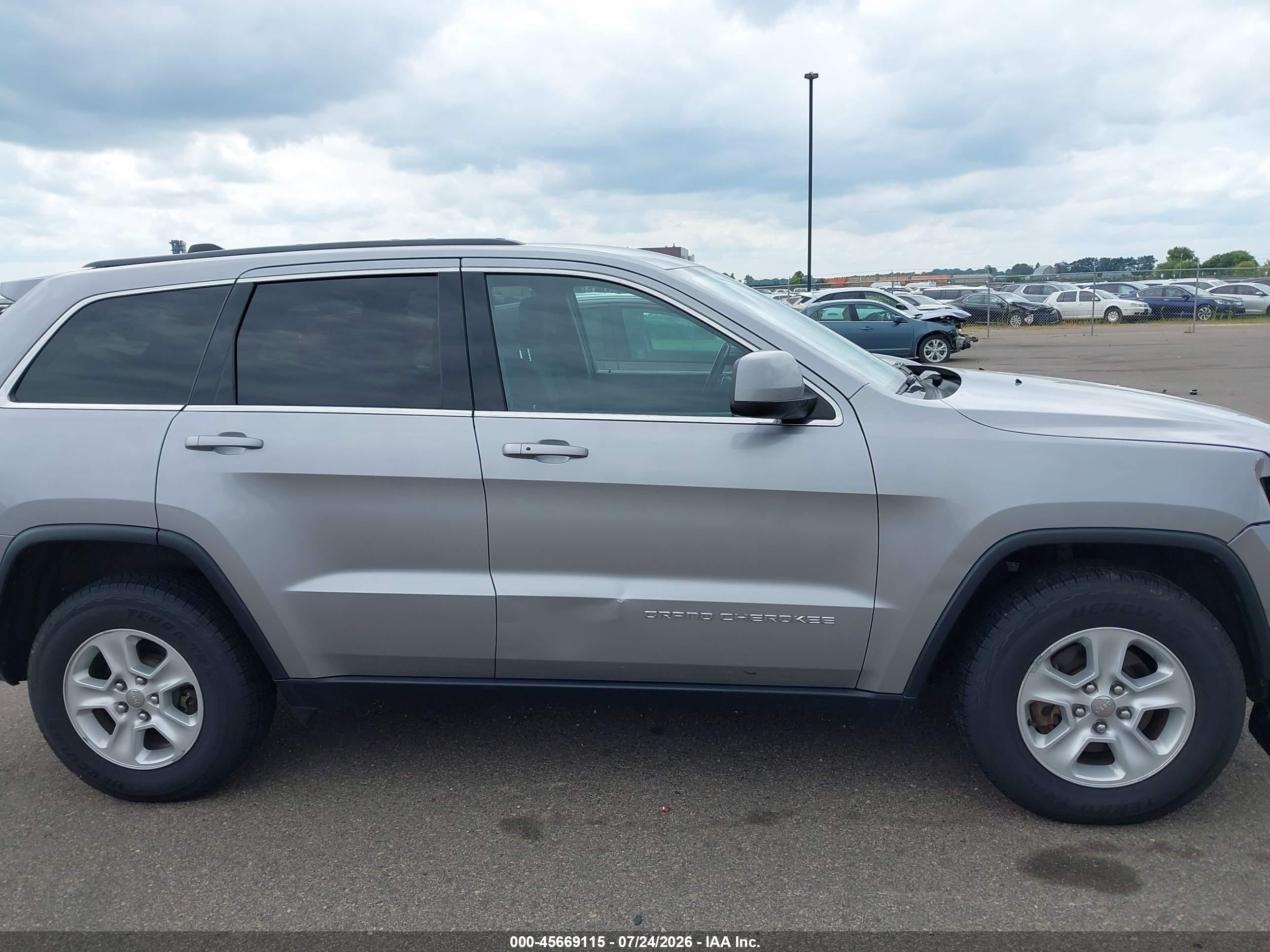 2015 Jeep Grand Cherokee Laredo Silver vin: 1C4RJFAG2FC708390