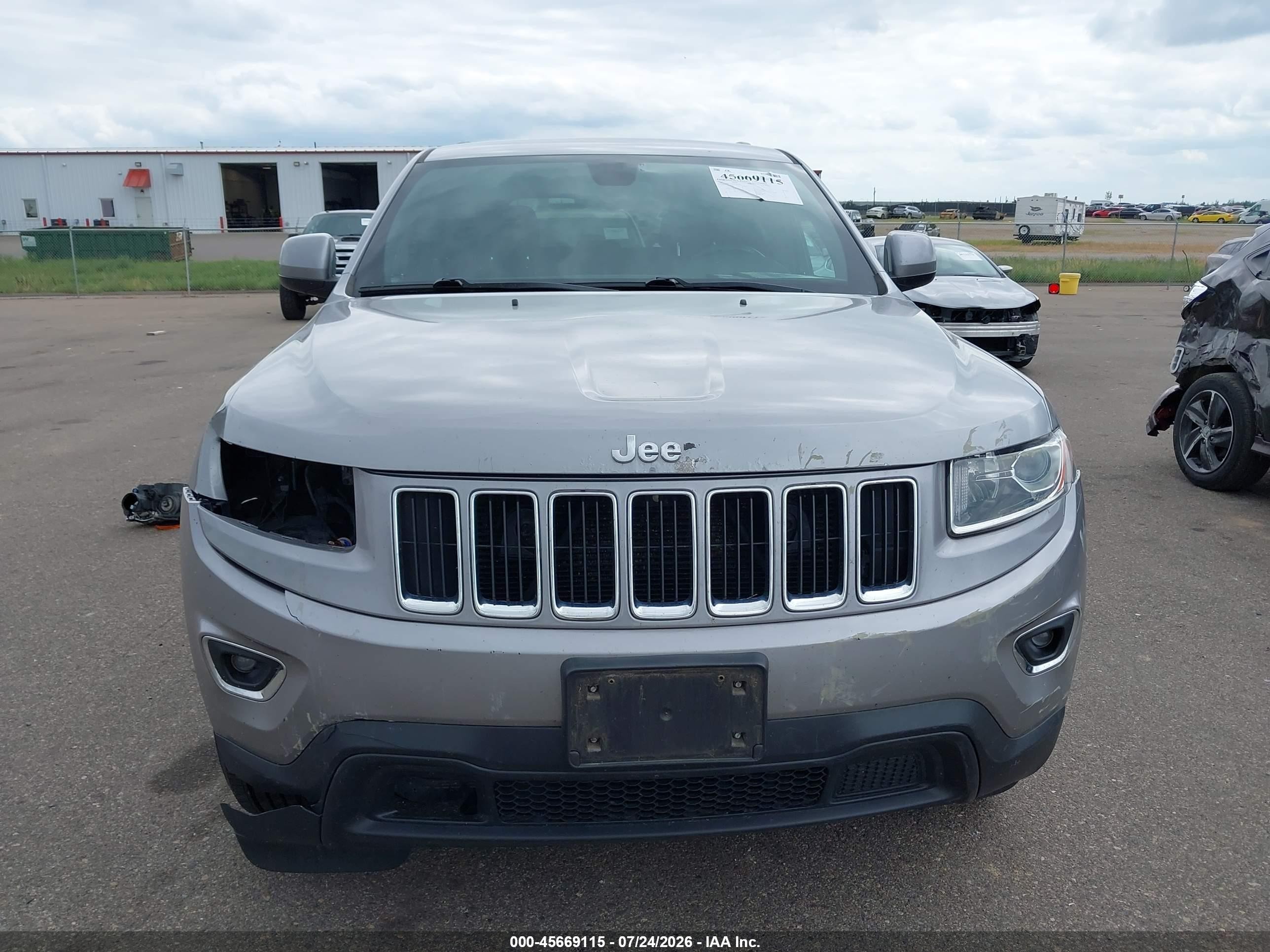 2015 Jeep Grand Cherokee Laredo Silver vin: 1C4RJFAG2FC708390