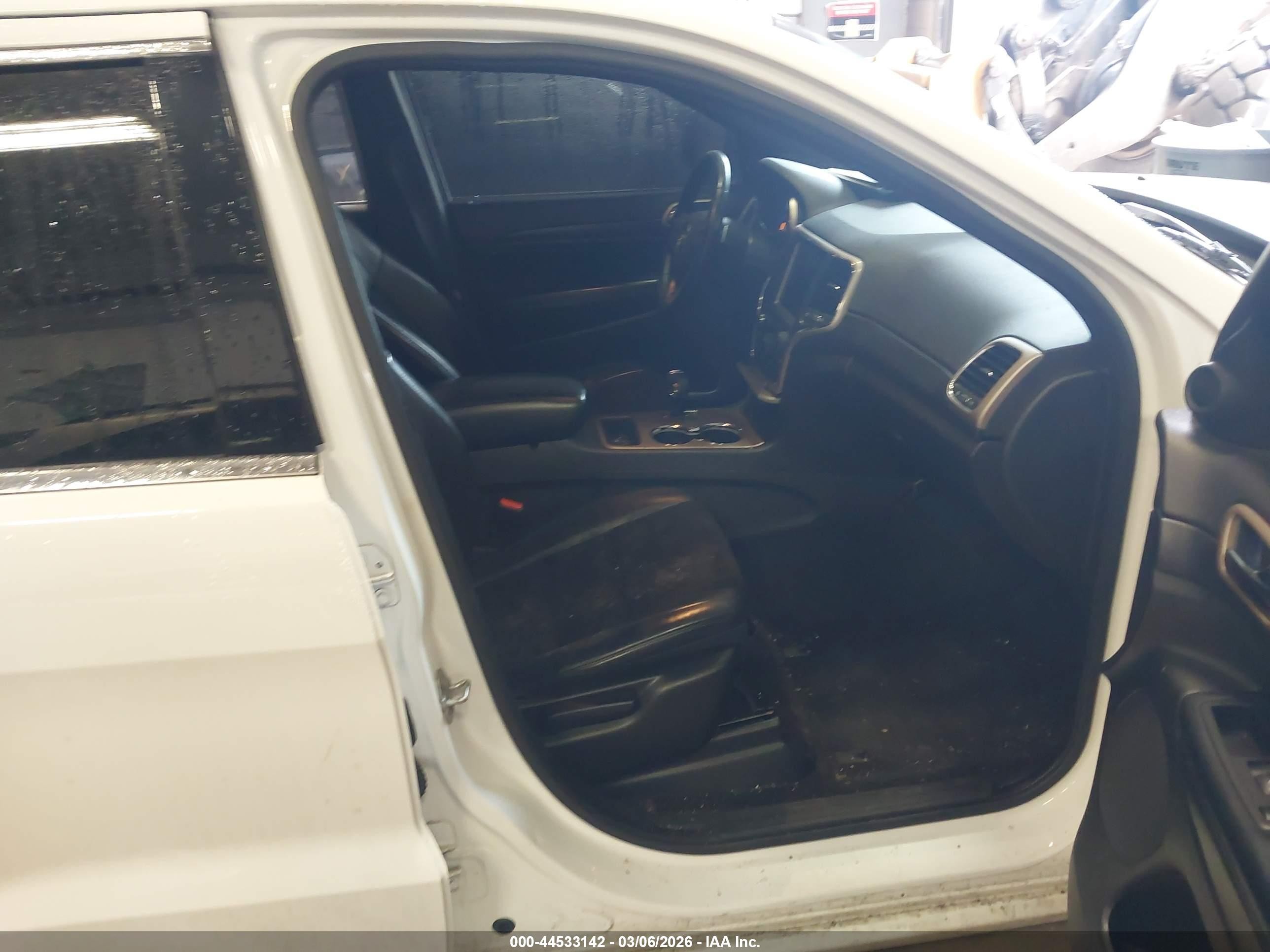2015 Jeep Grand Cherokee Altitude Белый vin: 1C4RJFAG2FC742264