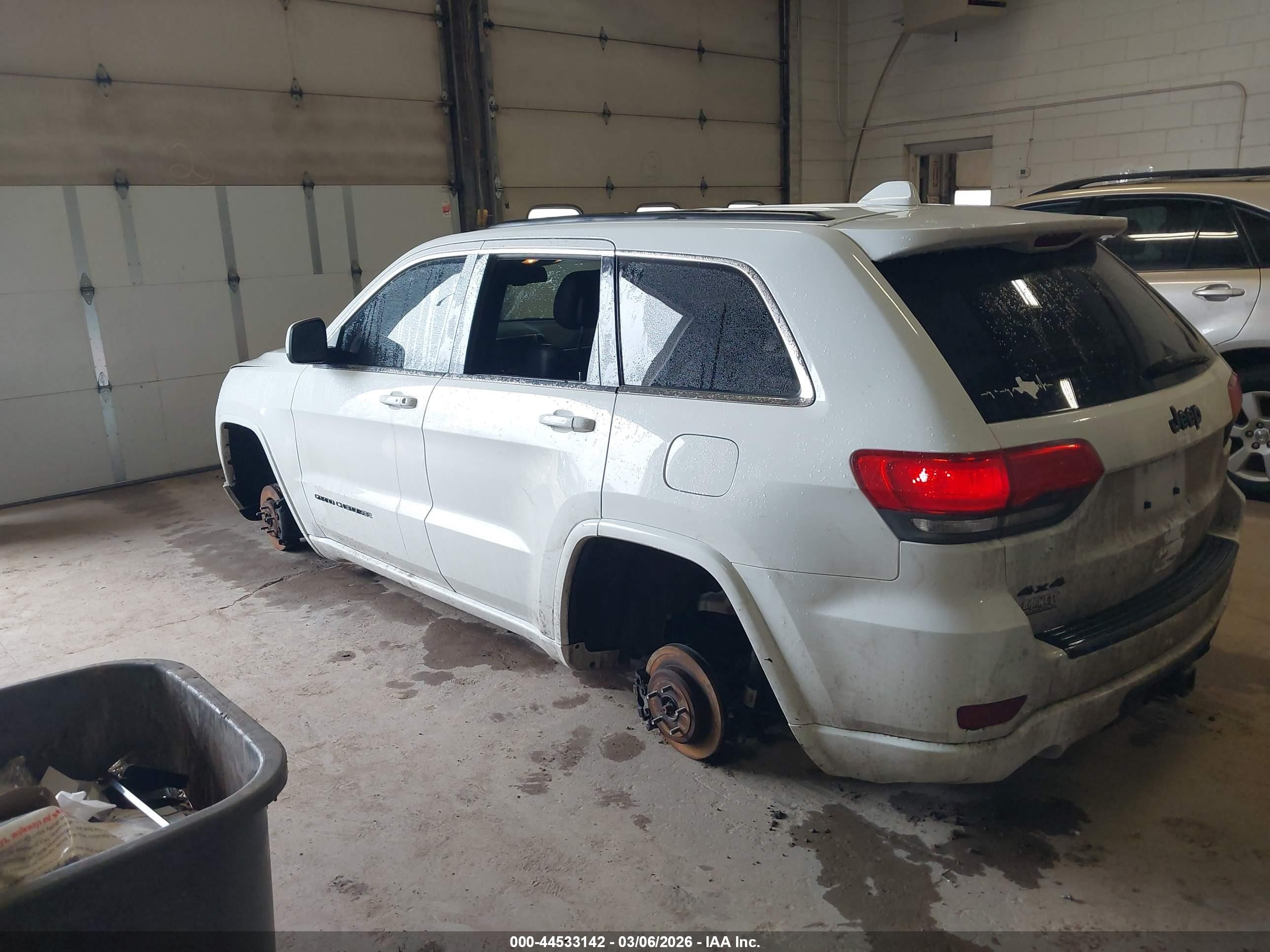 2015 Jeep Grand Cherokee Altitude Белый vin: 1C4RJFAG2FC742264