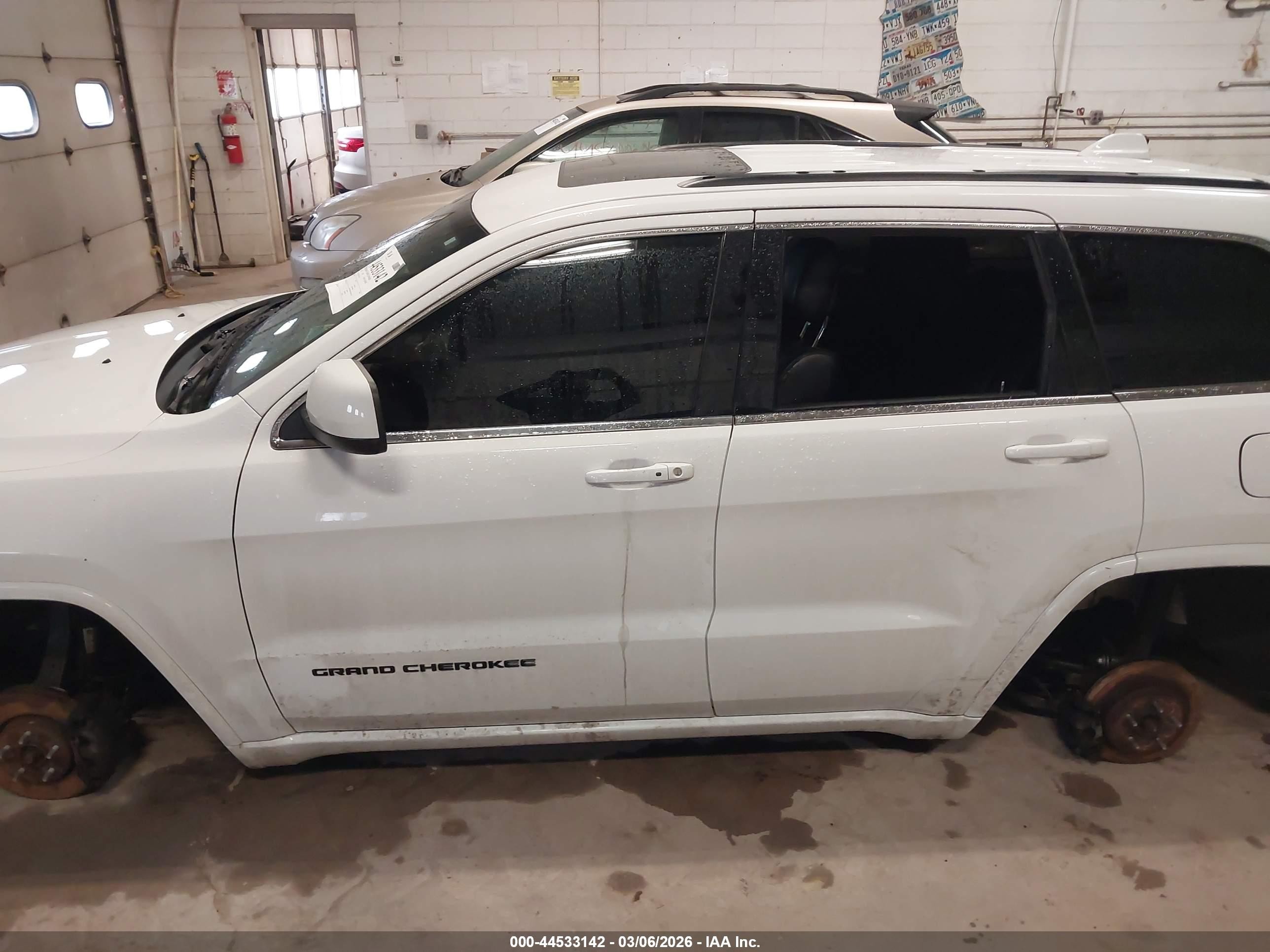 2015 Jeep Grand Cherokee Altitude Белый vin: 1C4RJFAG2FC742264