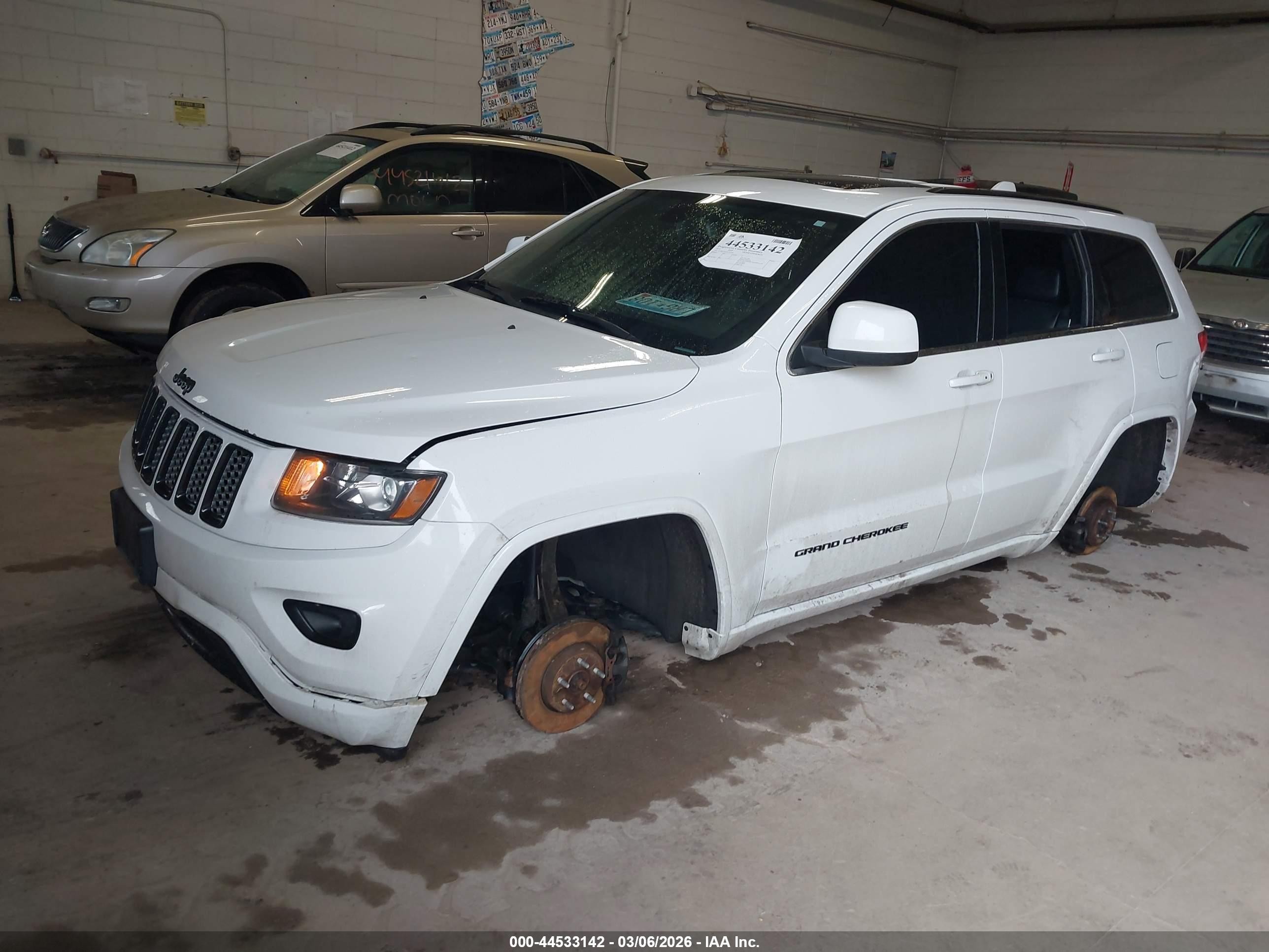 2015 Jeep Grand Cherokee Altitude Белый vin: 1C4RJFAG2FC742264